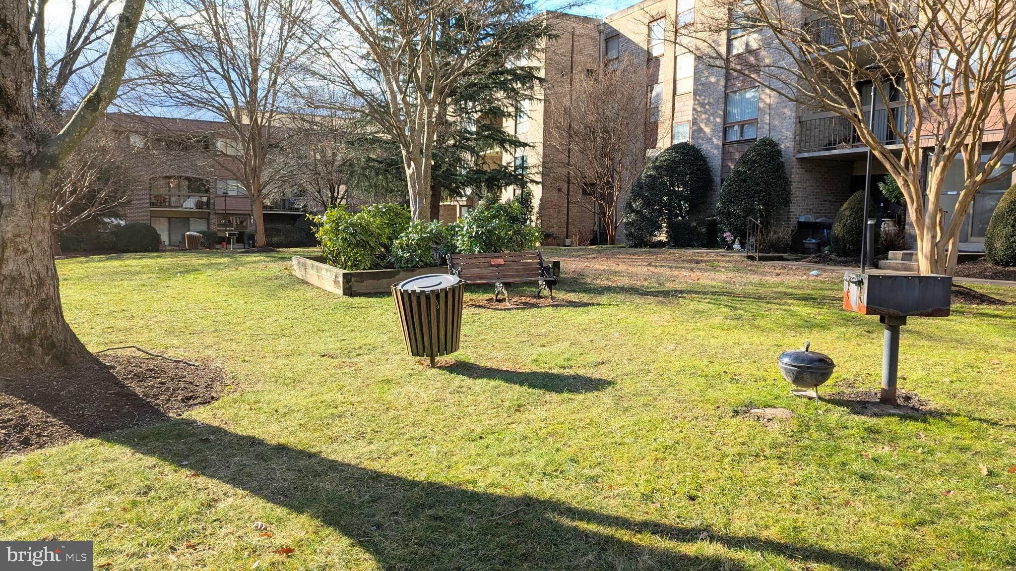 HYDE PARK - Residential Lease