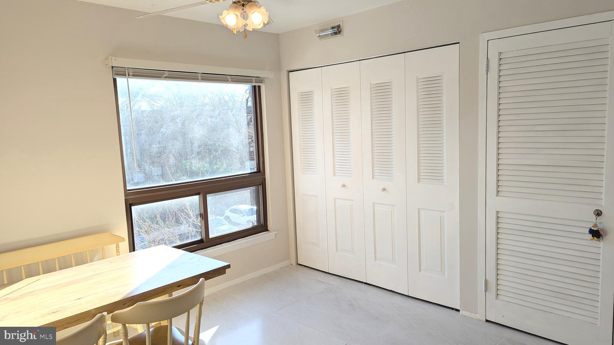 HYDE PARK - Residential Lease