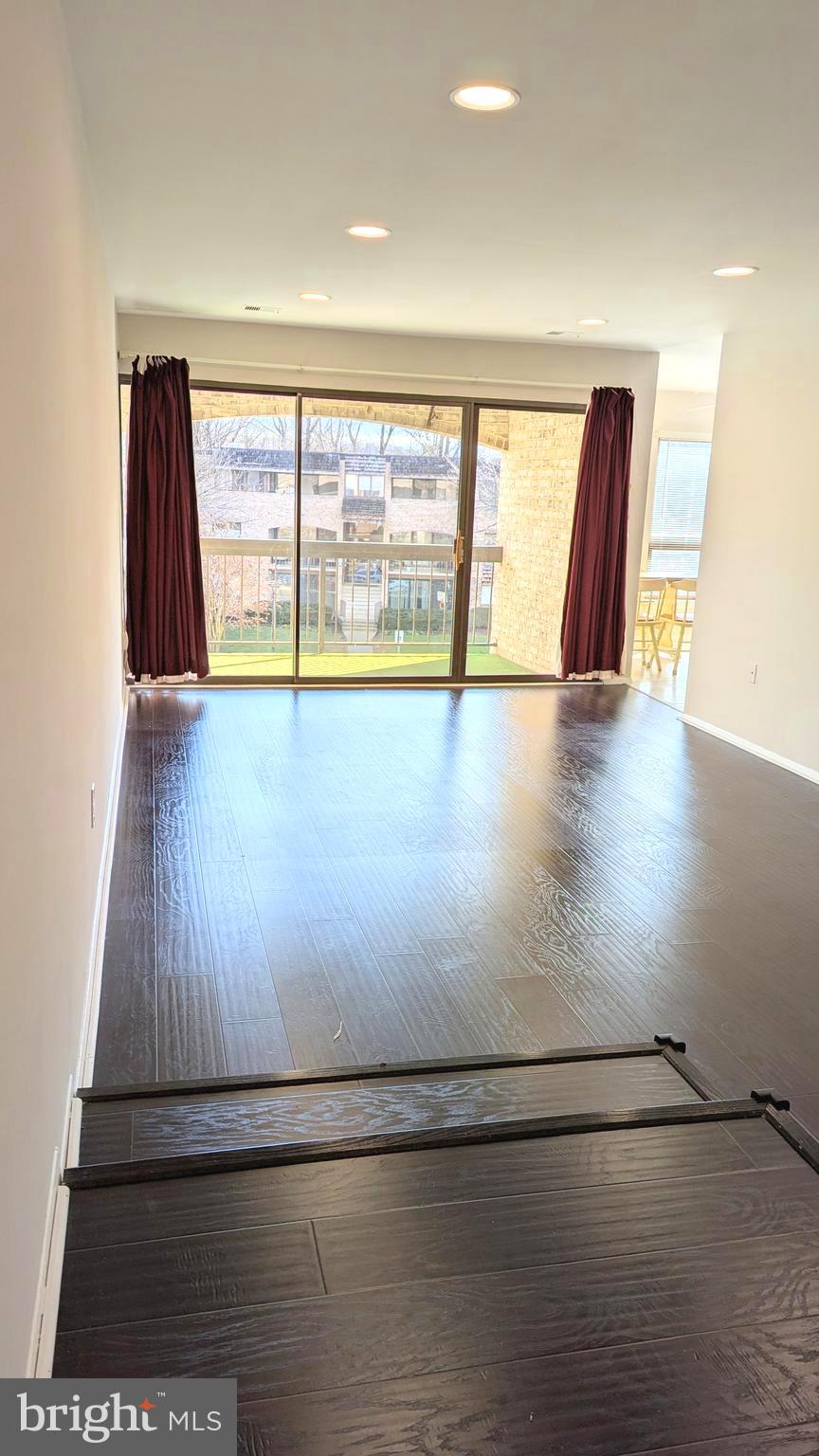 HYDE PARK - Residential Lease