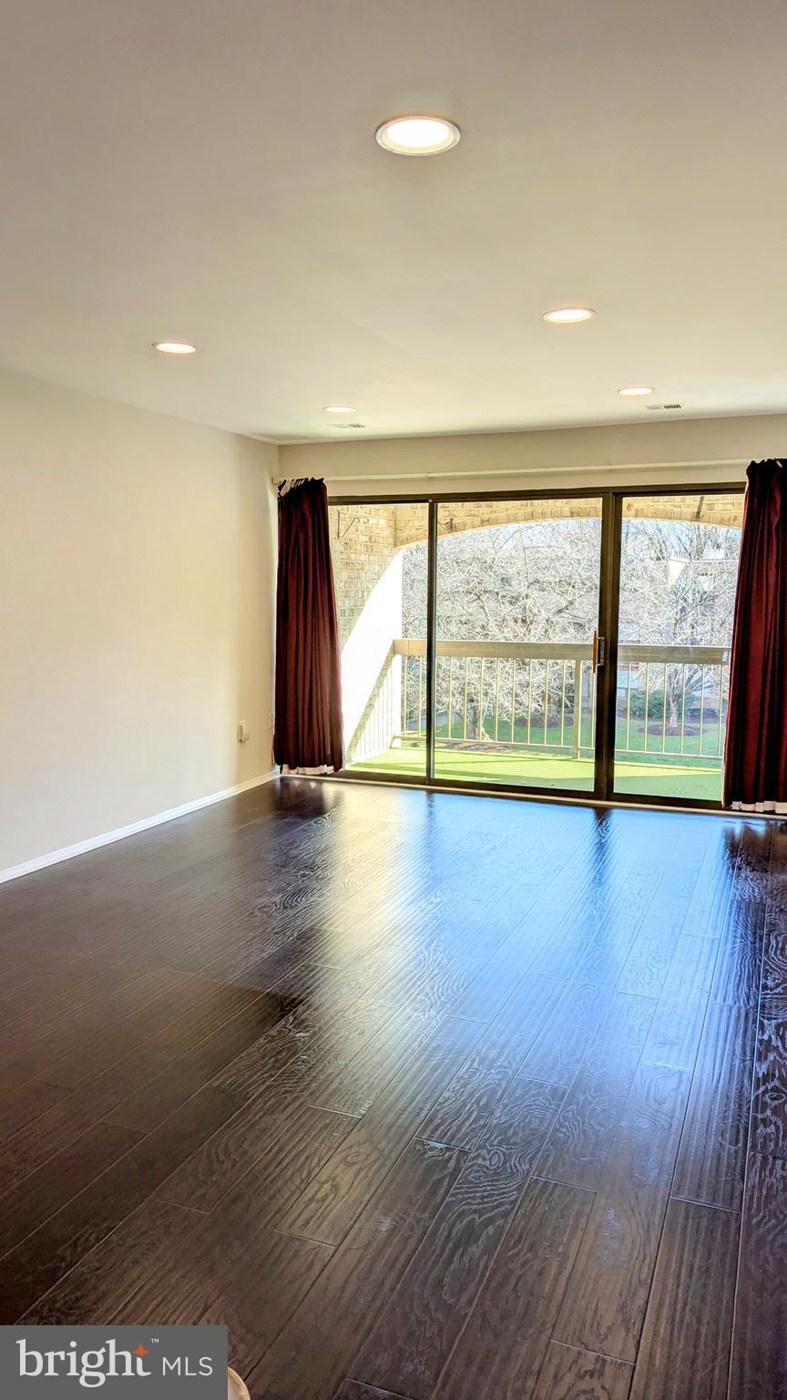 HYDE PARK - Residential Lease