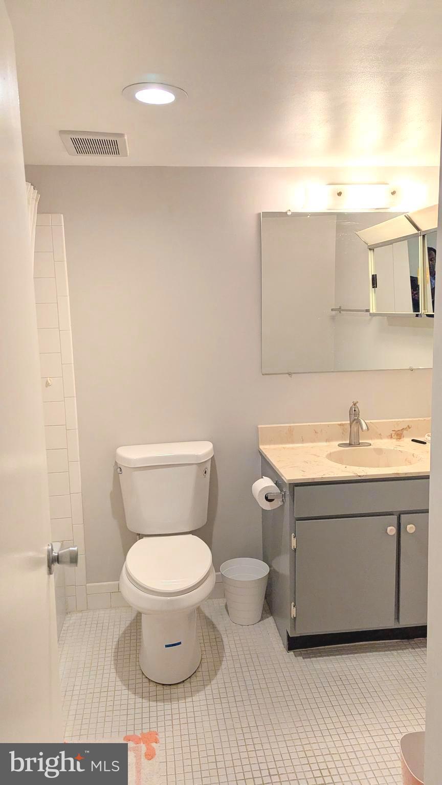 HYDE PARK - Residential Lease