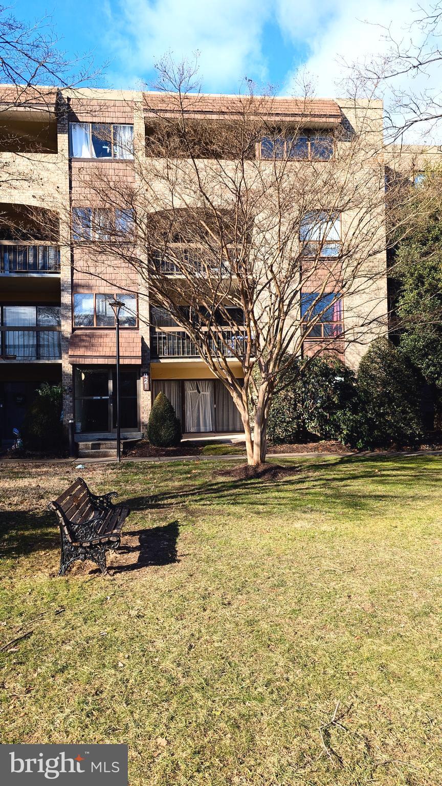 HYDE PARK - Residential Lease