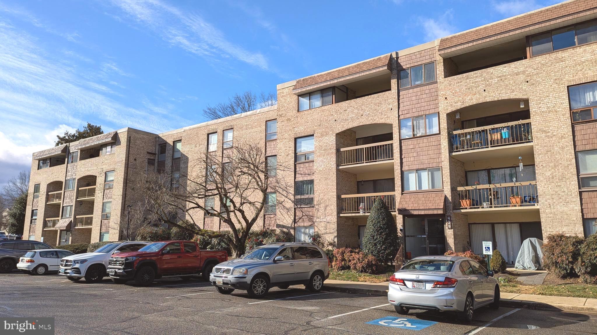 HYDE PARK - Residential Lease