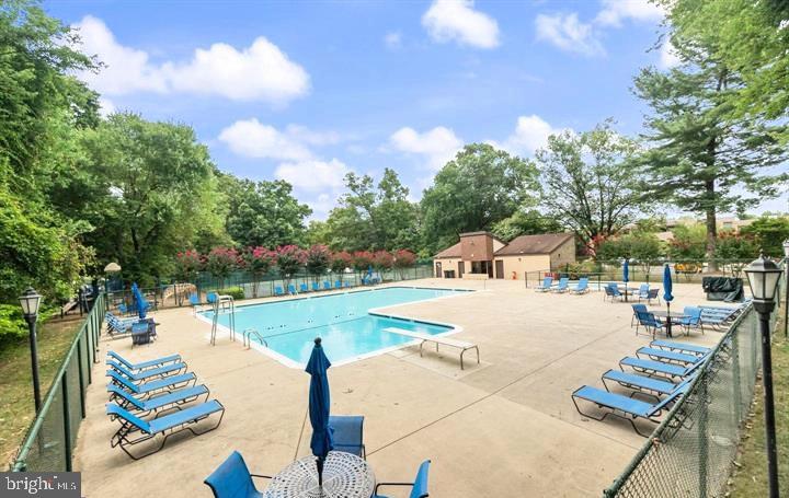 HYDE PARK - Residential Lease