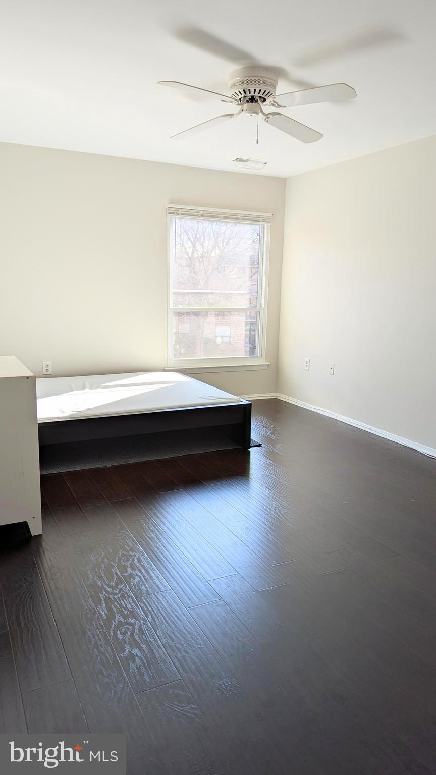 HYDE PARK - Residential Lease