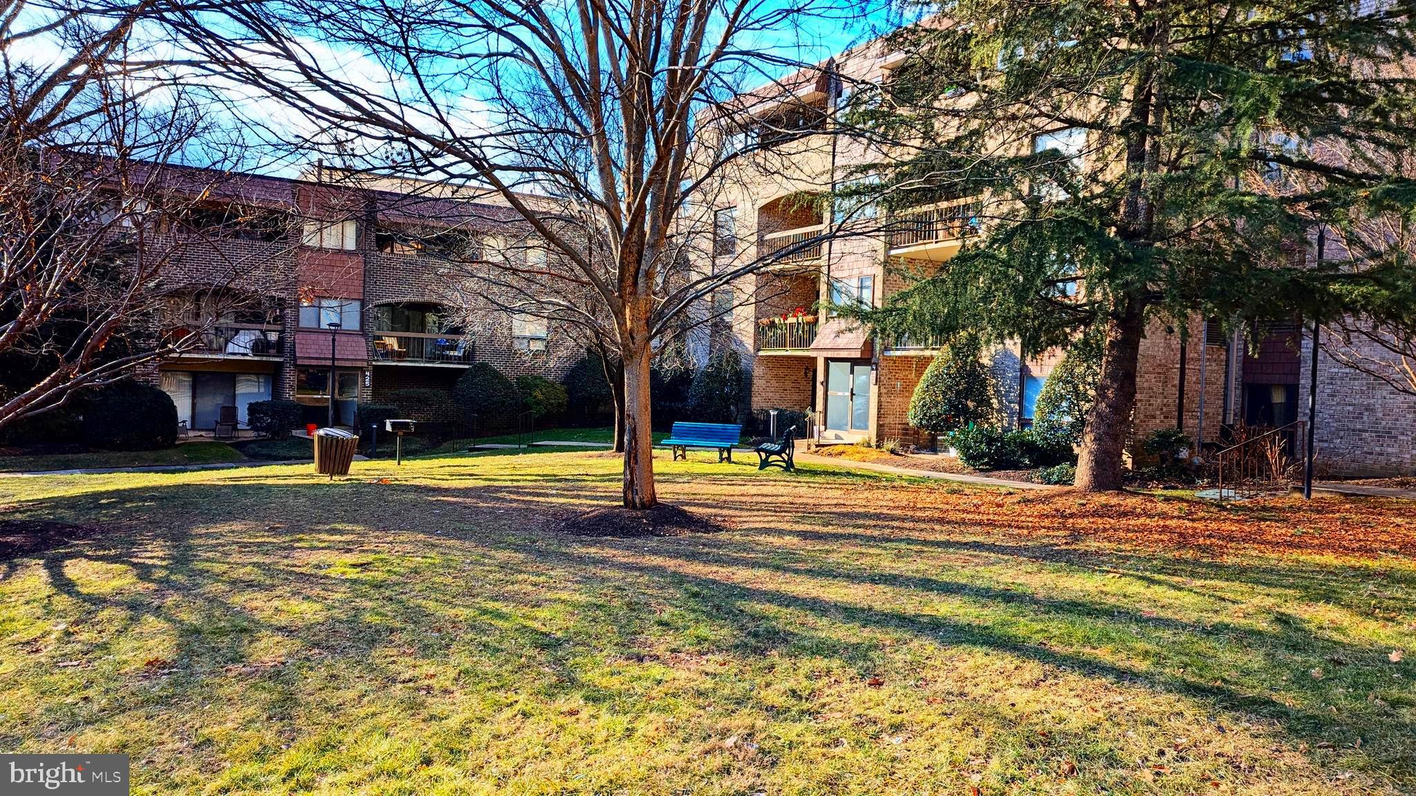 HYDE PARK - Residential Lease