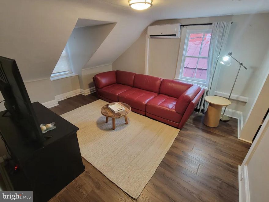 The heart of Annapolis 1 street from the harbor. This 1 bedroom / 1 bath aprox 550SQ condo has been renovated with new paint, flooring, and new kitchen. Split hvac system, so you will control your own ac/heat. Secure building with 5 total units. You are the only unit on the 3rd floor, no one aside of you or above you, 2 flights of stairs. Pets case by case