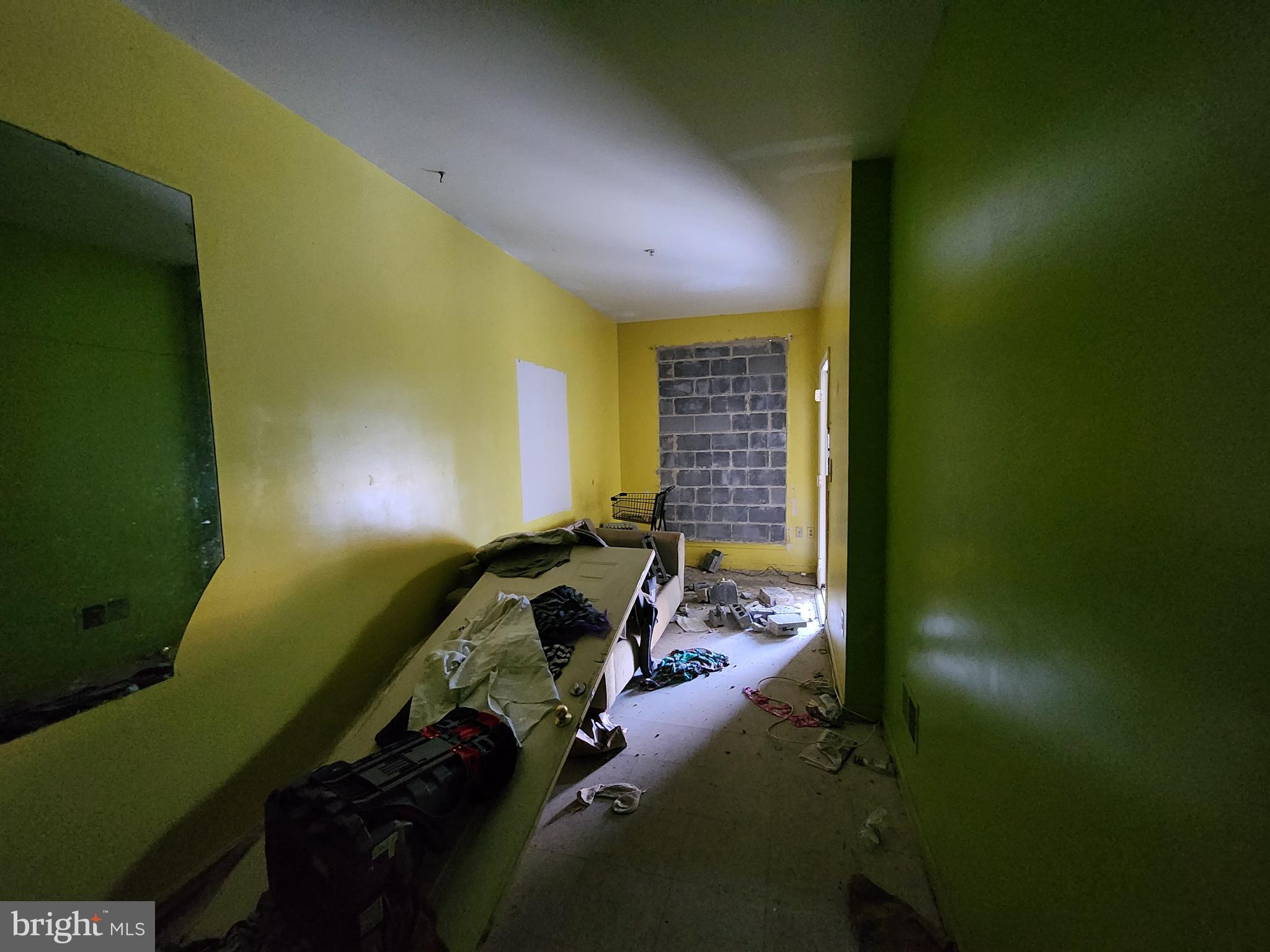 SANDTOWN-WINCHESTER - Residential