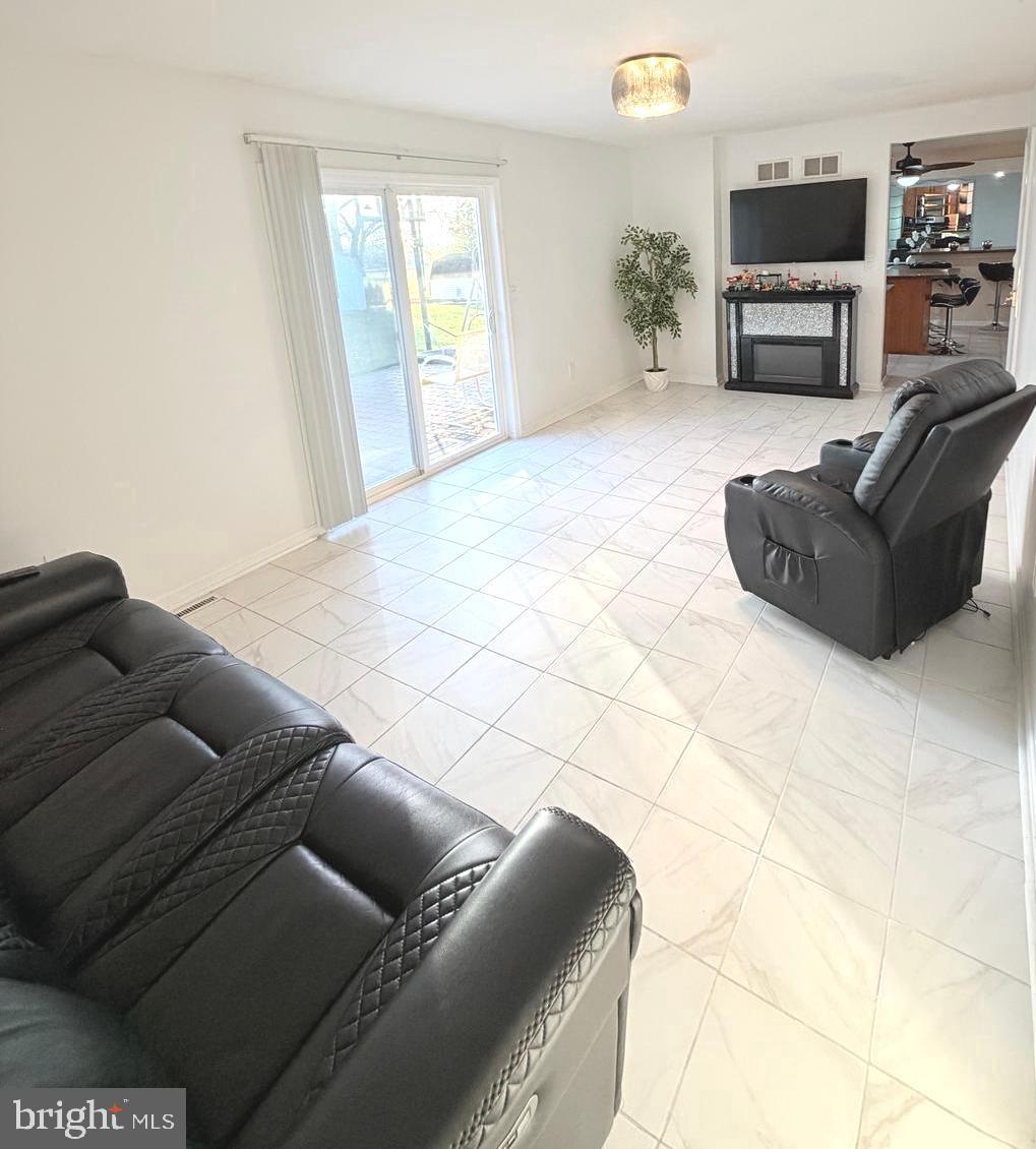 OLDE LEACOCK VILLAGE - Residential