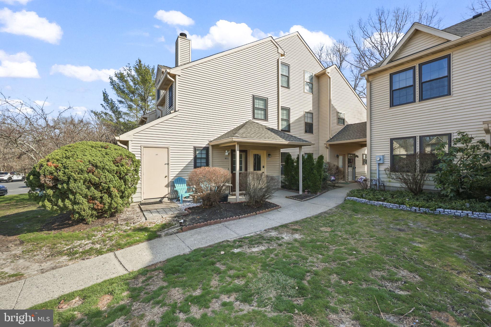 802 BEGONIA COURT