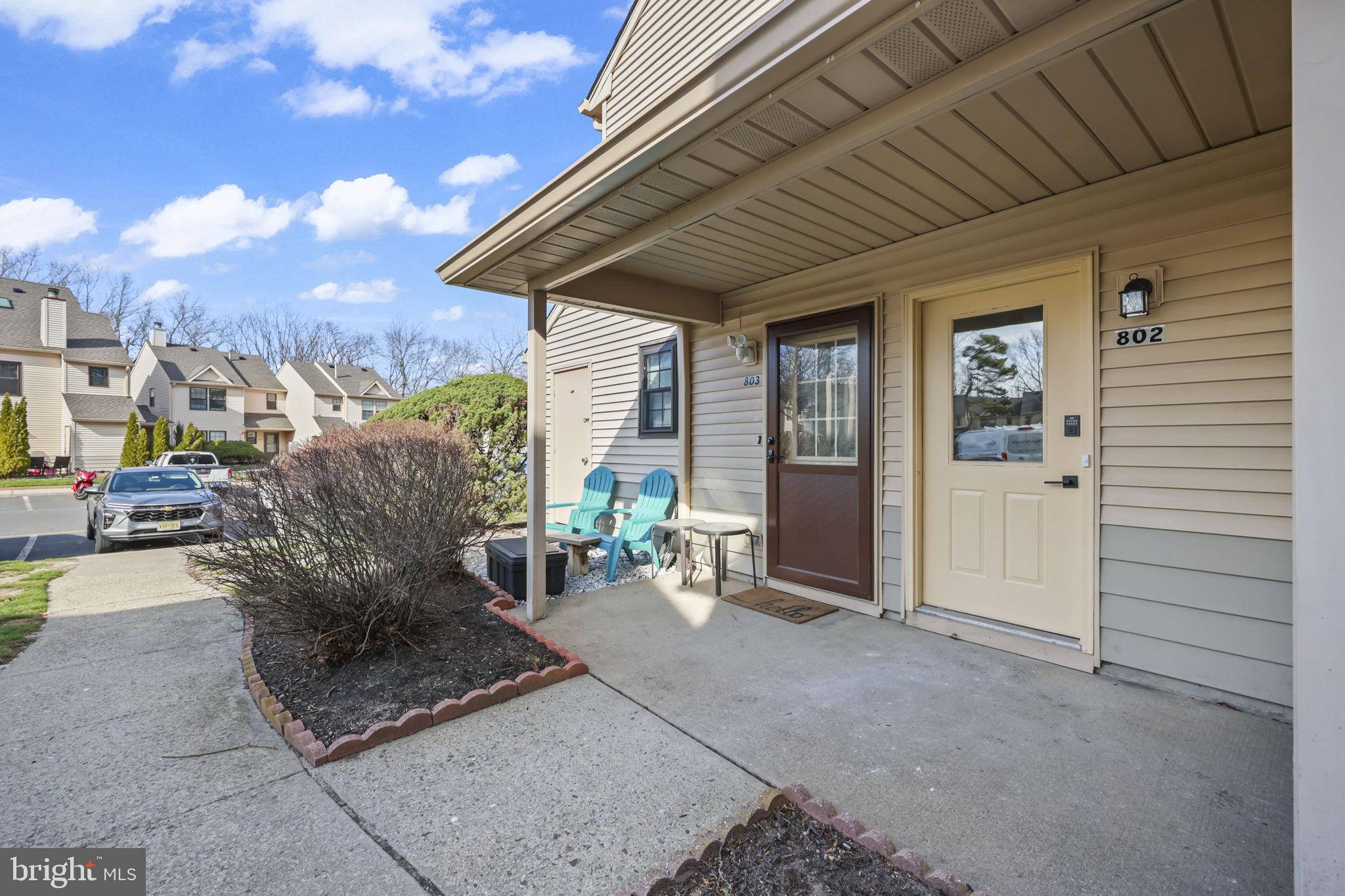 802 BEGONIA COURT