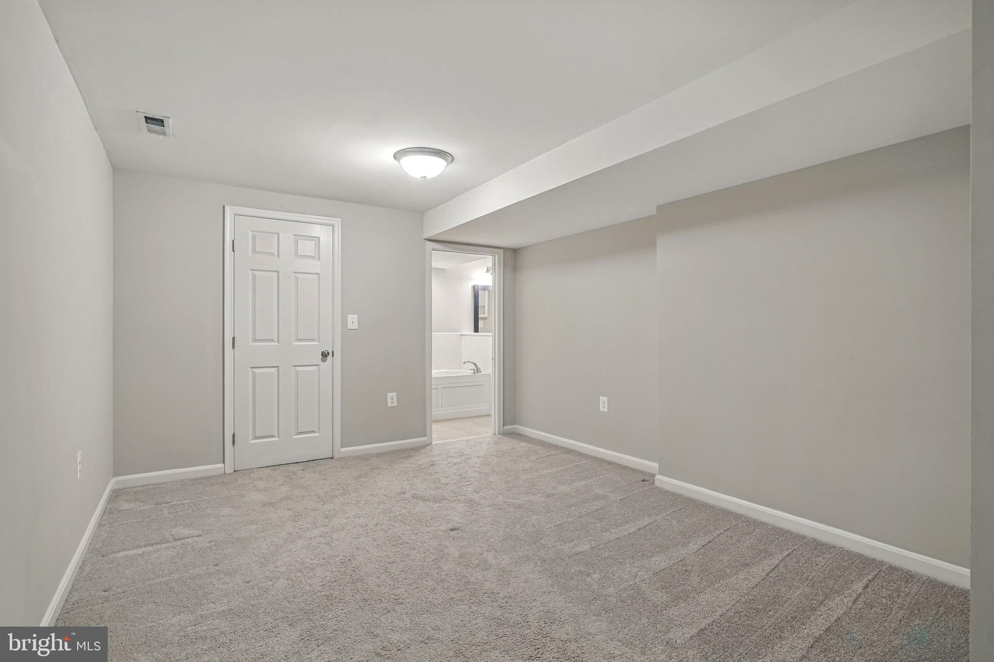 PARIS PINES - Residential