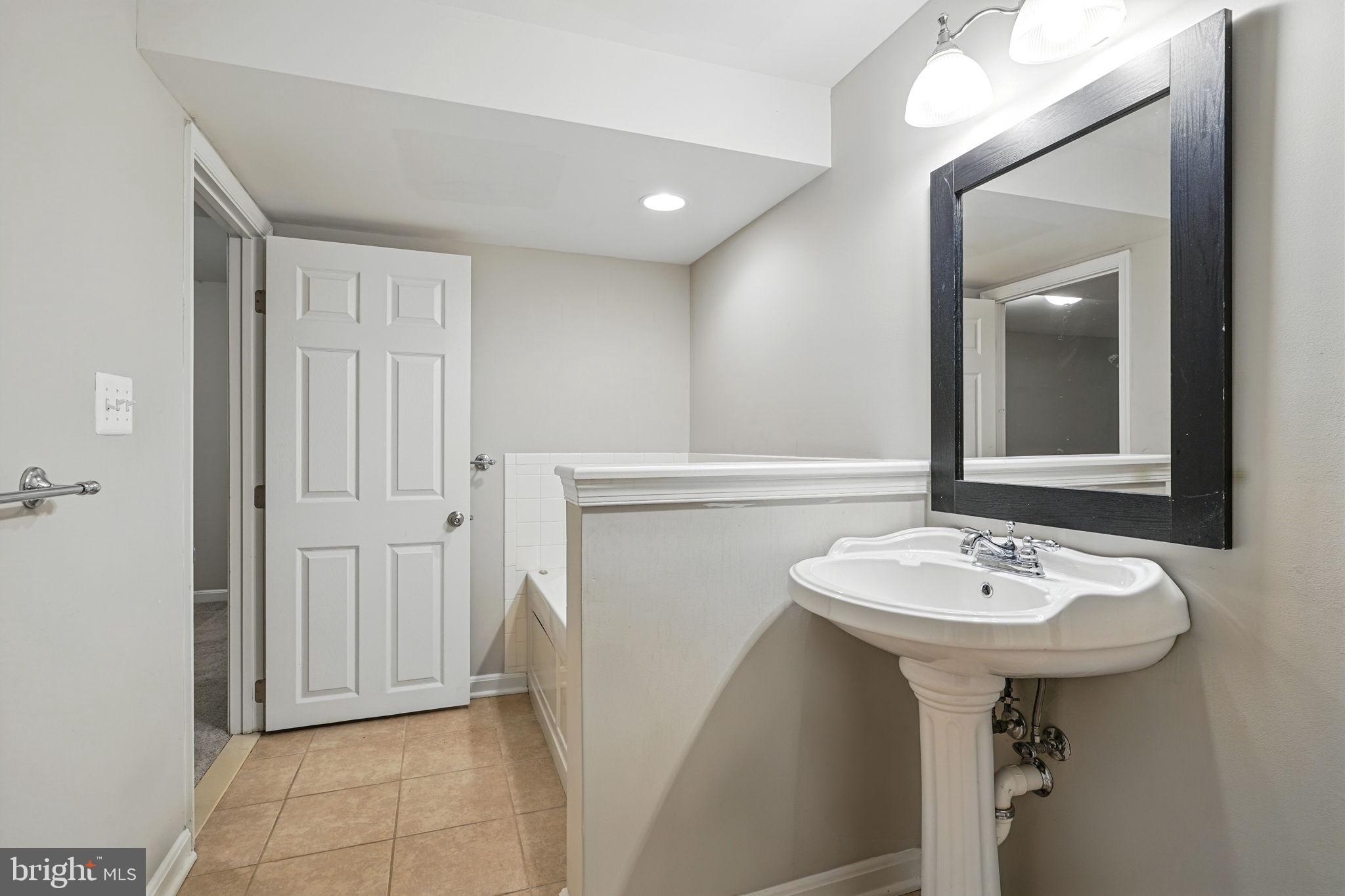 PARIS PINES - Residential