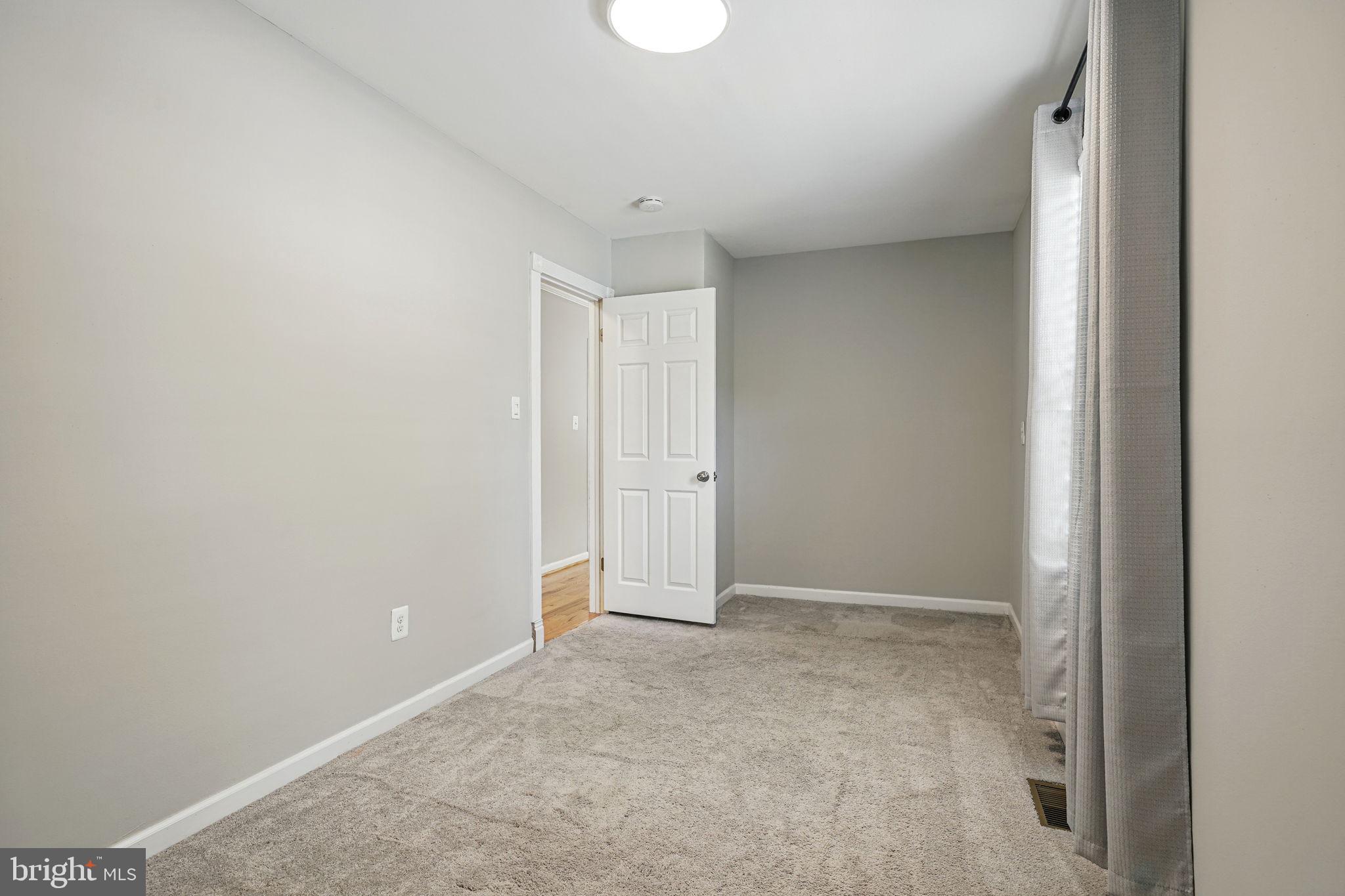 PARIS PINES - Residential