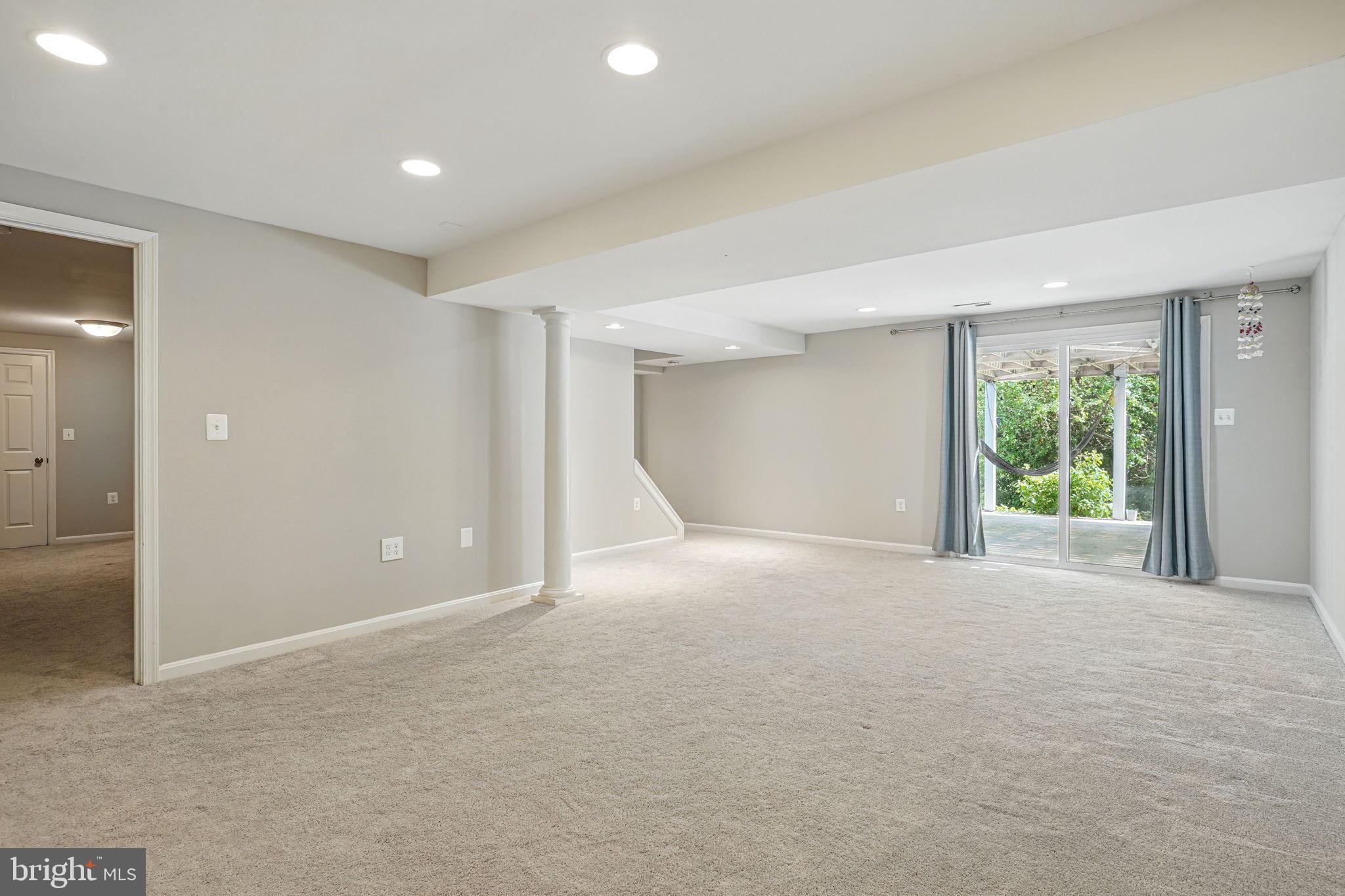 PARIS PINES - Residential