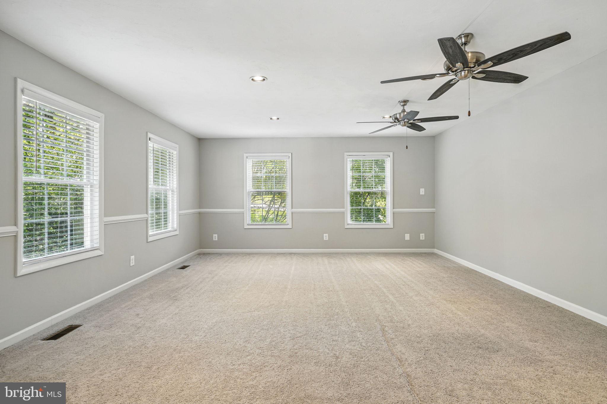 PARIS PINES - Residential