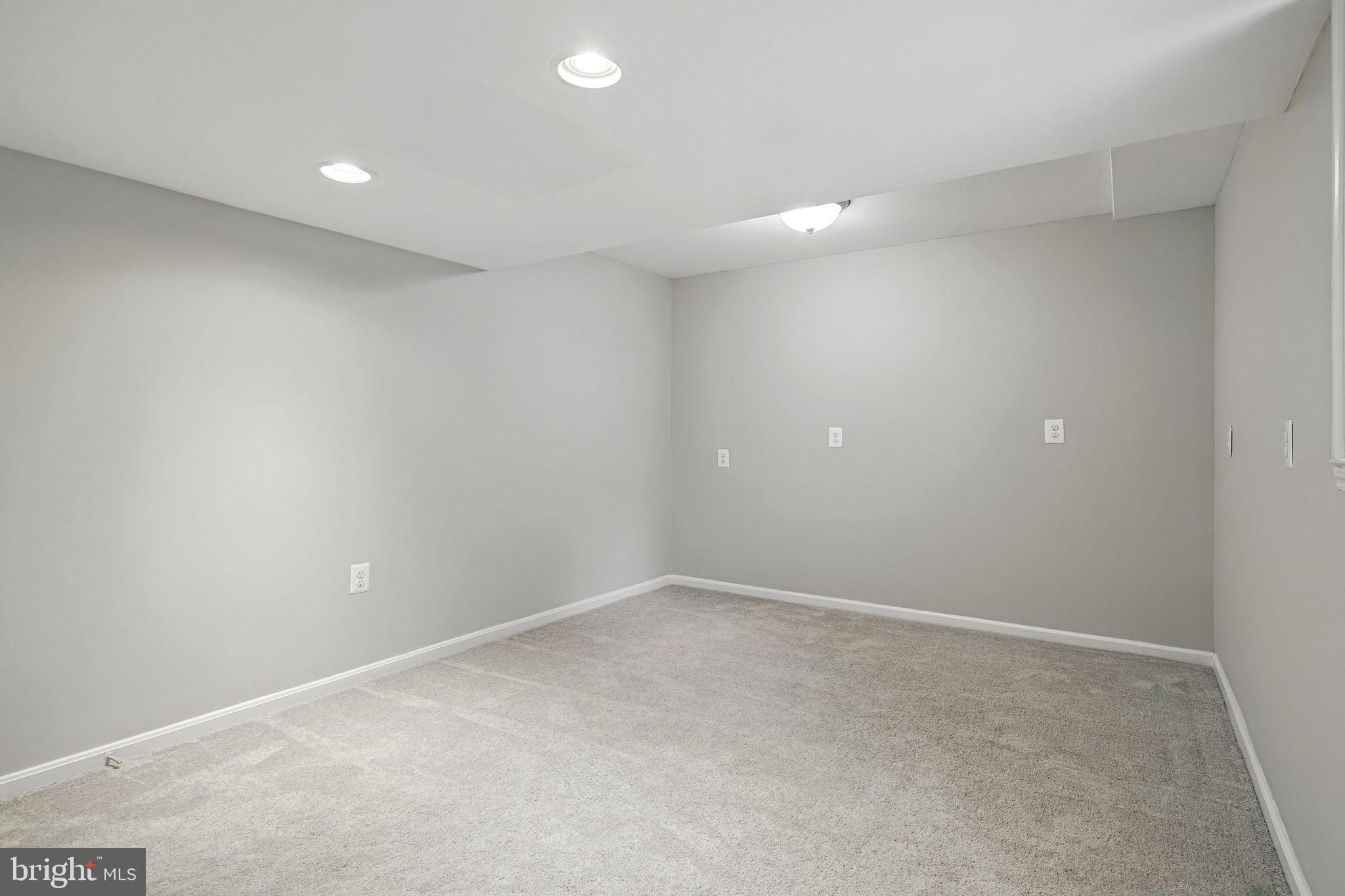 PARIS PINES - Residential