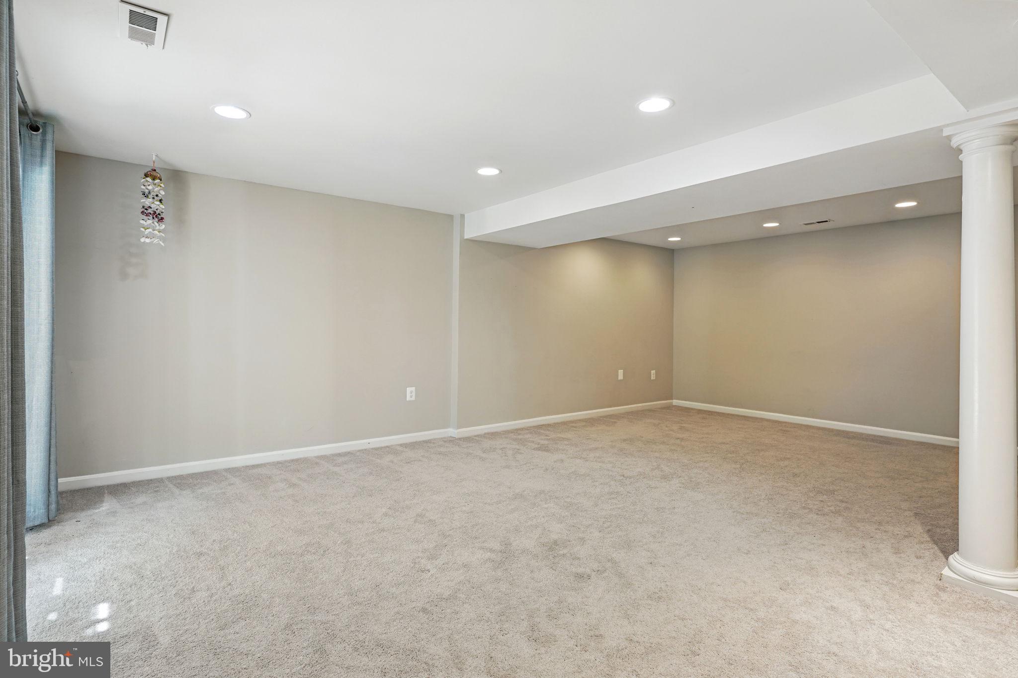 PARIS PINES - Residential