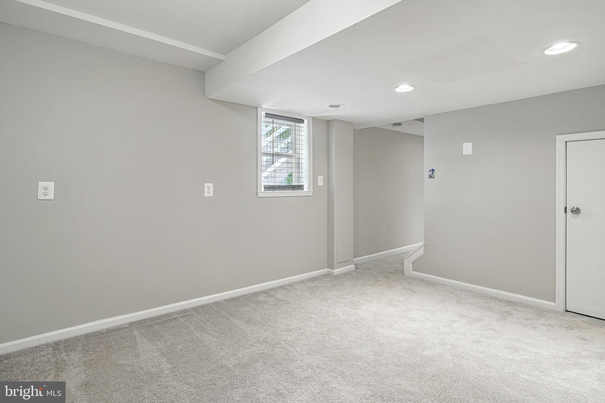 PARIS PINES - Residential