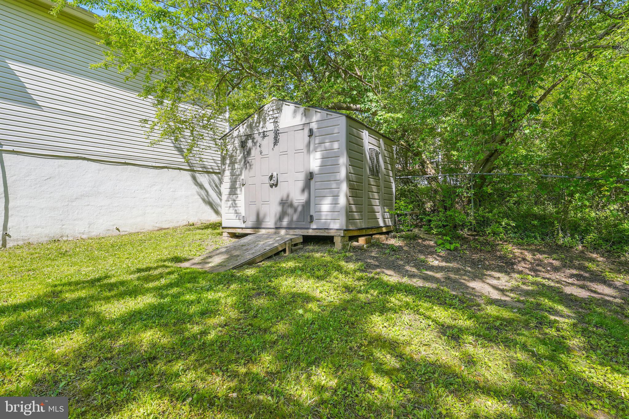 PARIS PINES - Residential