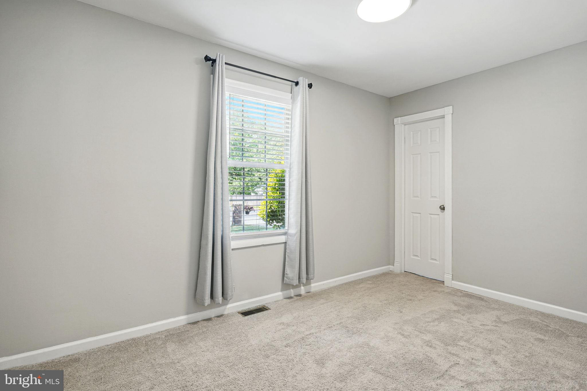 PARIS PINES - Residential