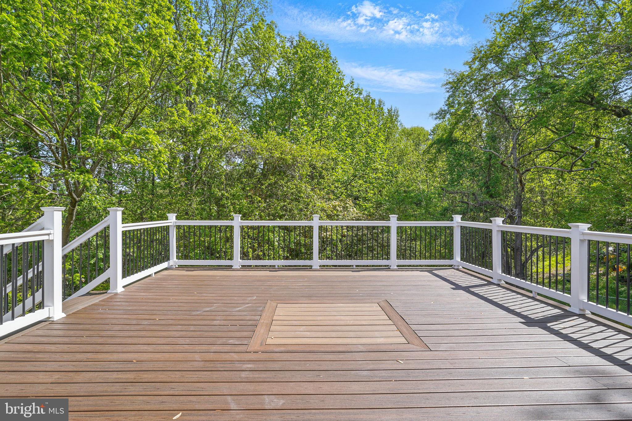 PARIS PINES - Residential