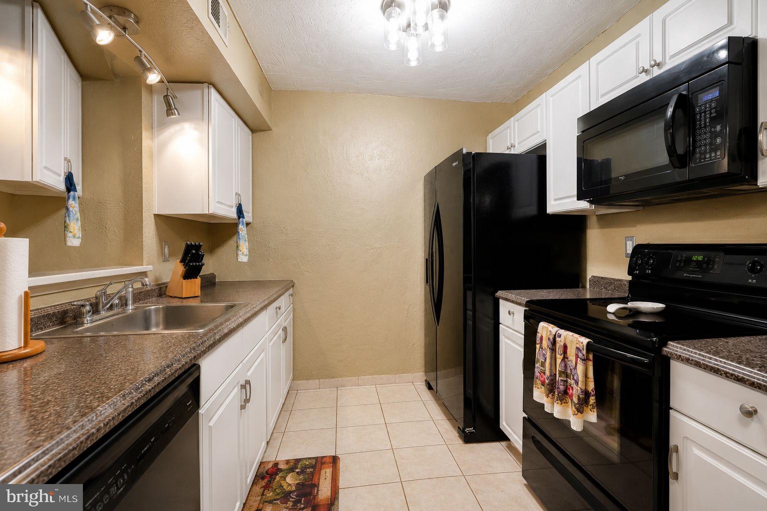 VILLAGE SHIRES - Residential