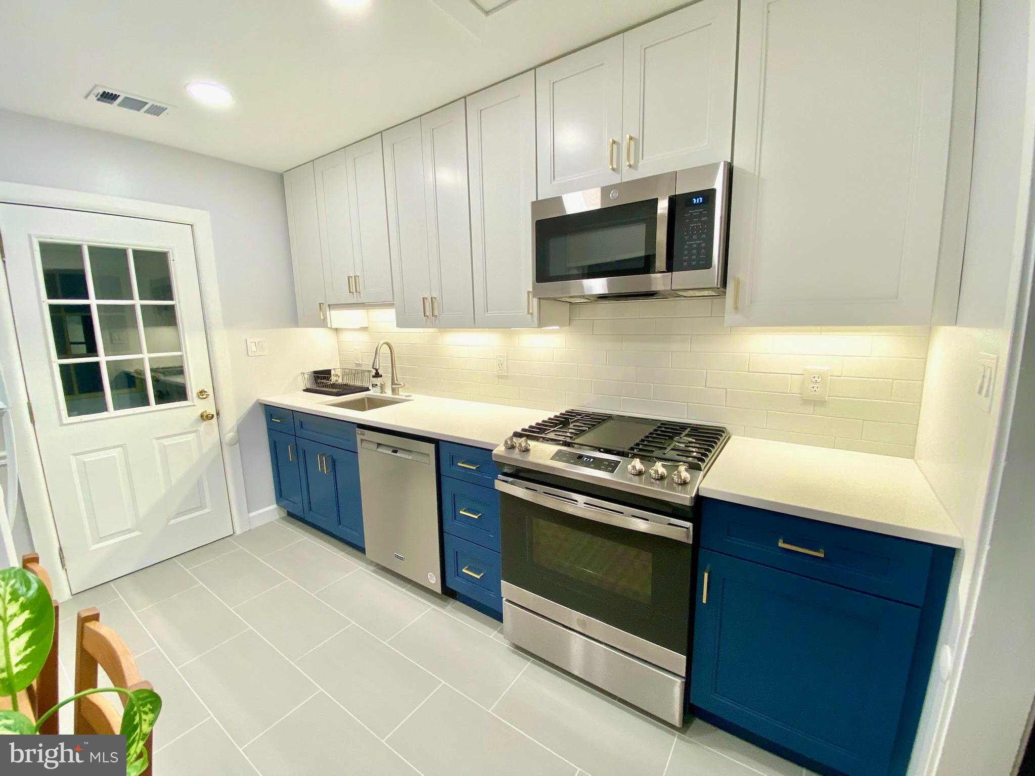 ROCKCREST - Residential Lease