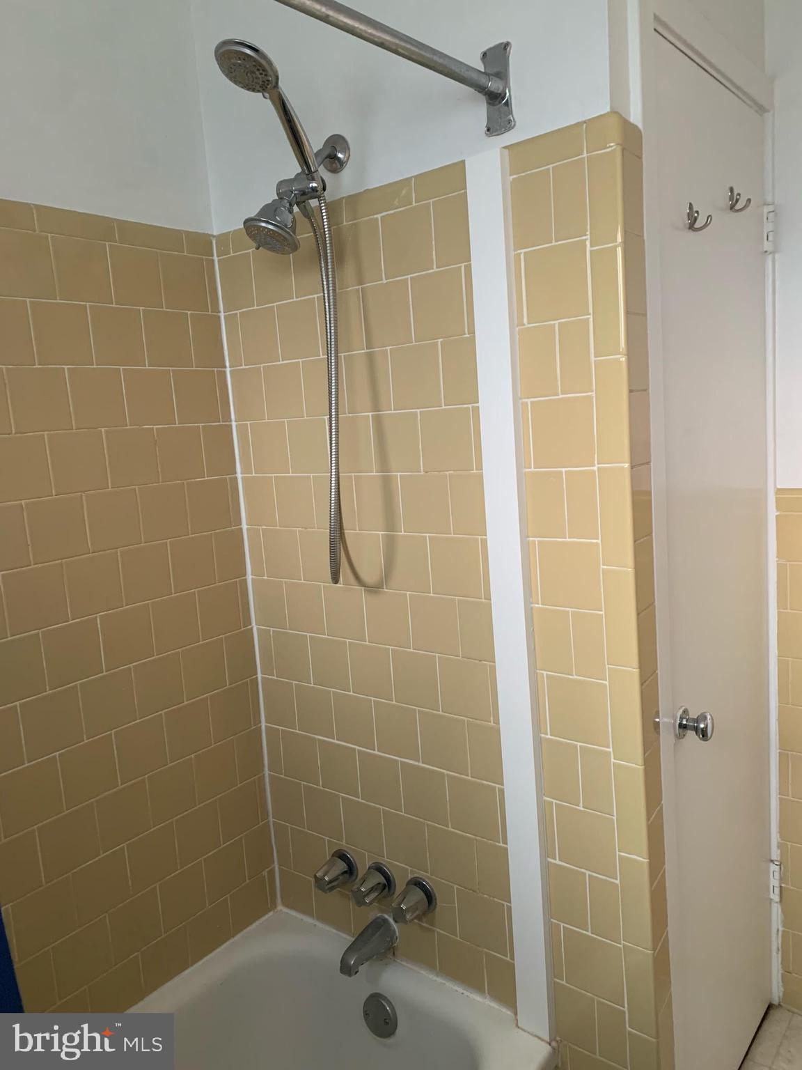 ROCKCREST - Residential Lease