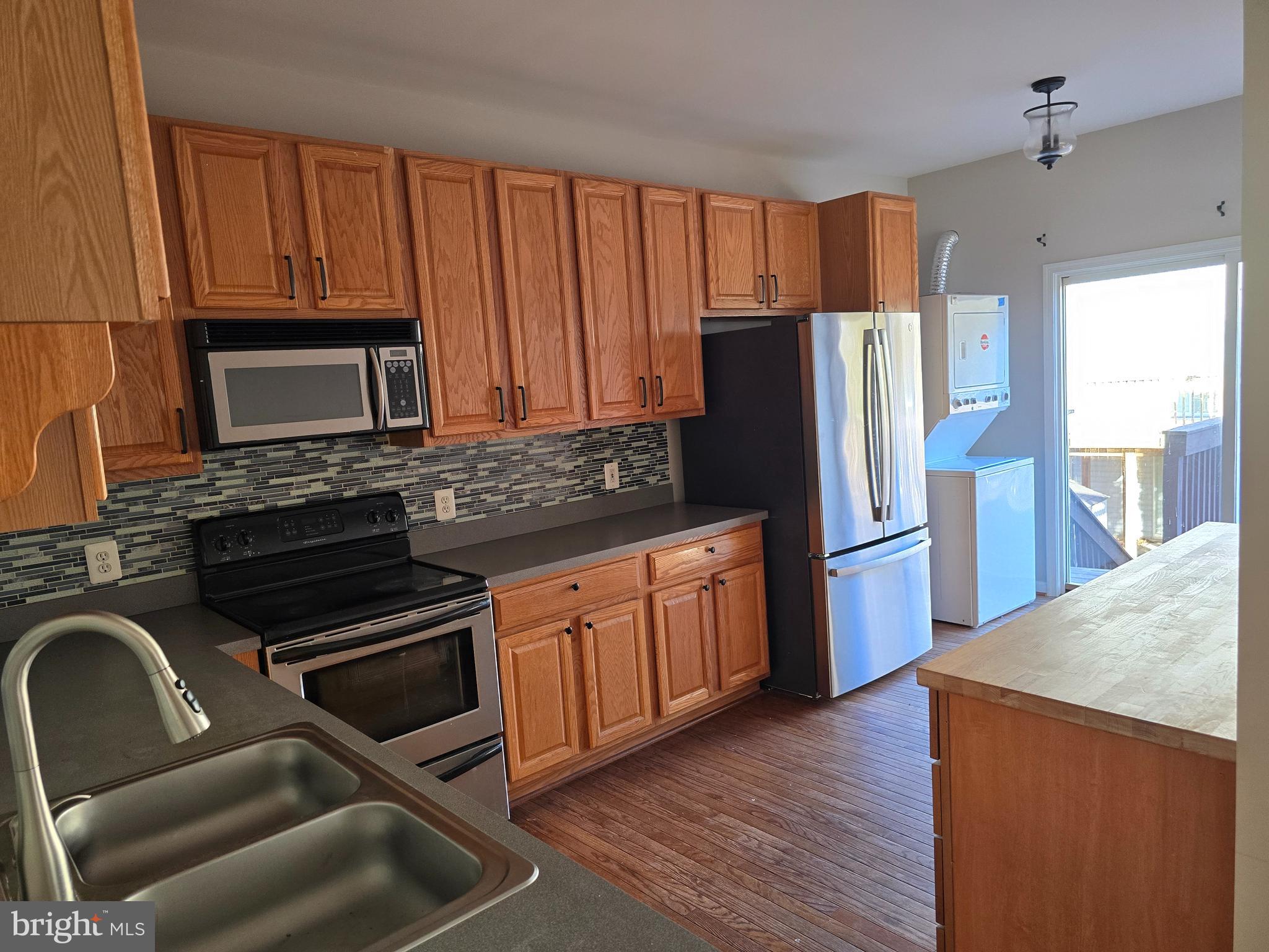 CARROLLWOOD MANOR - Residential Lease