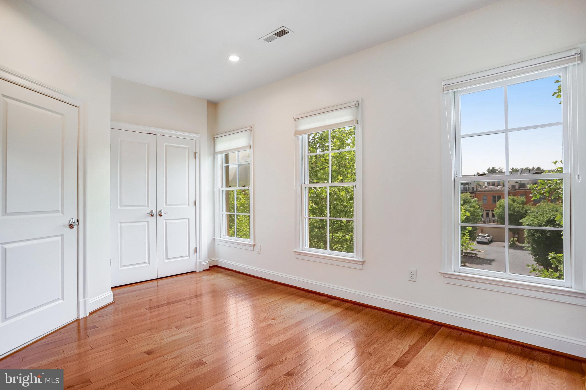 SYMPHONY PARK - Residential