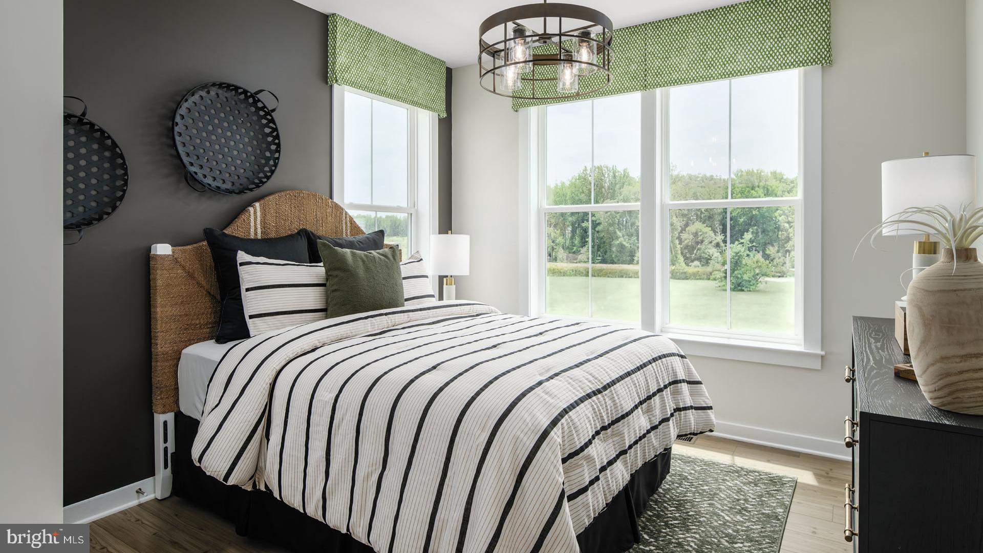 SOUTH LAKE - Residential