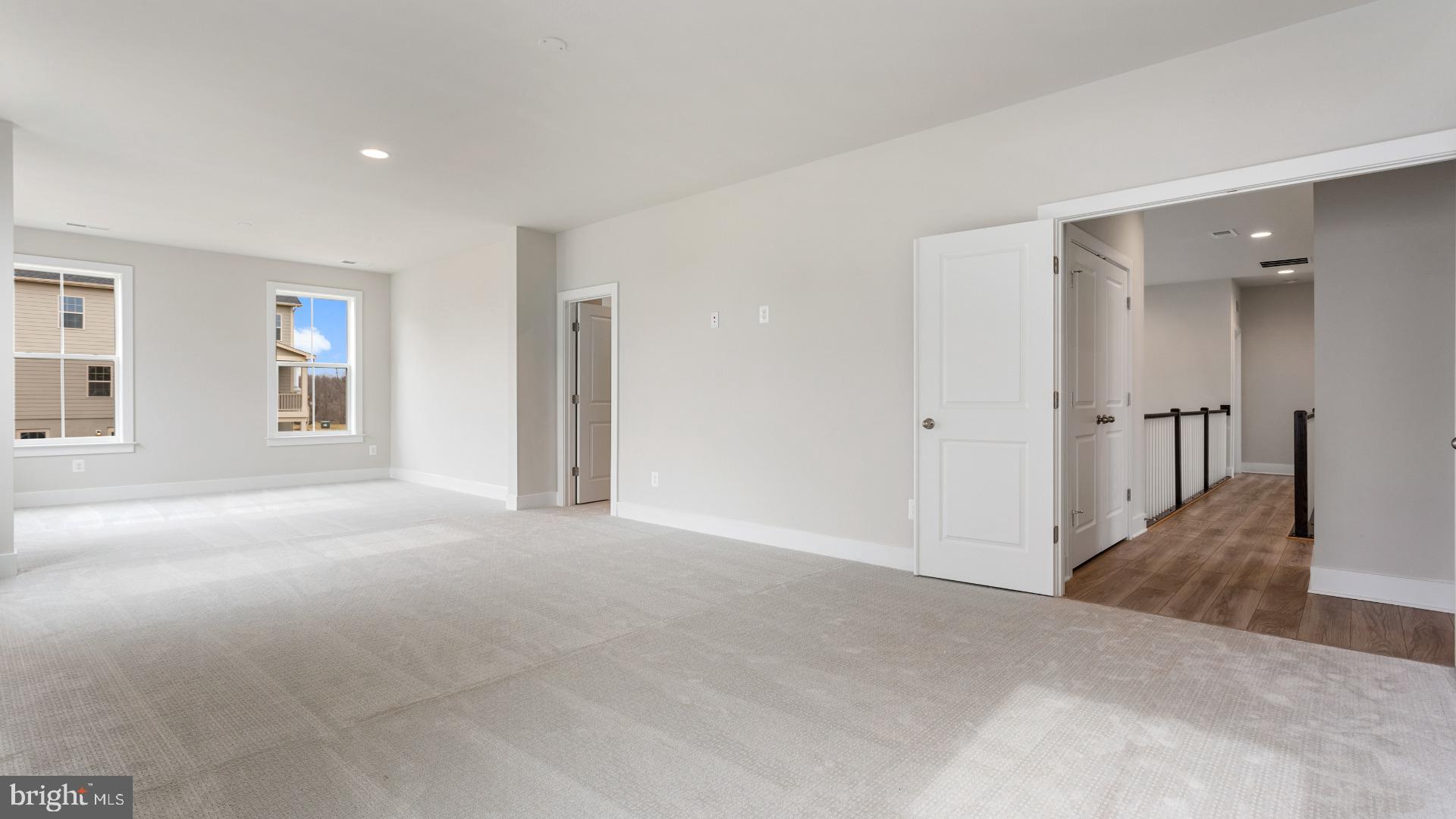 SOUTH LAKE - Residential