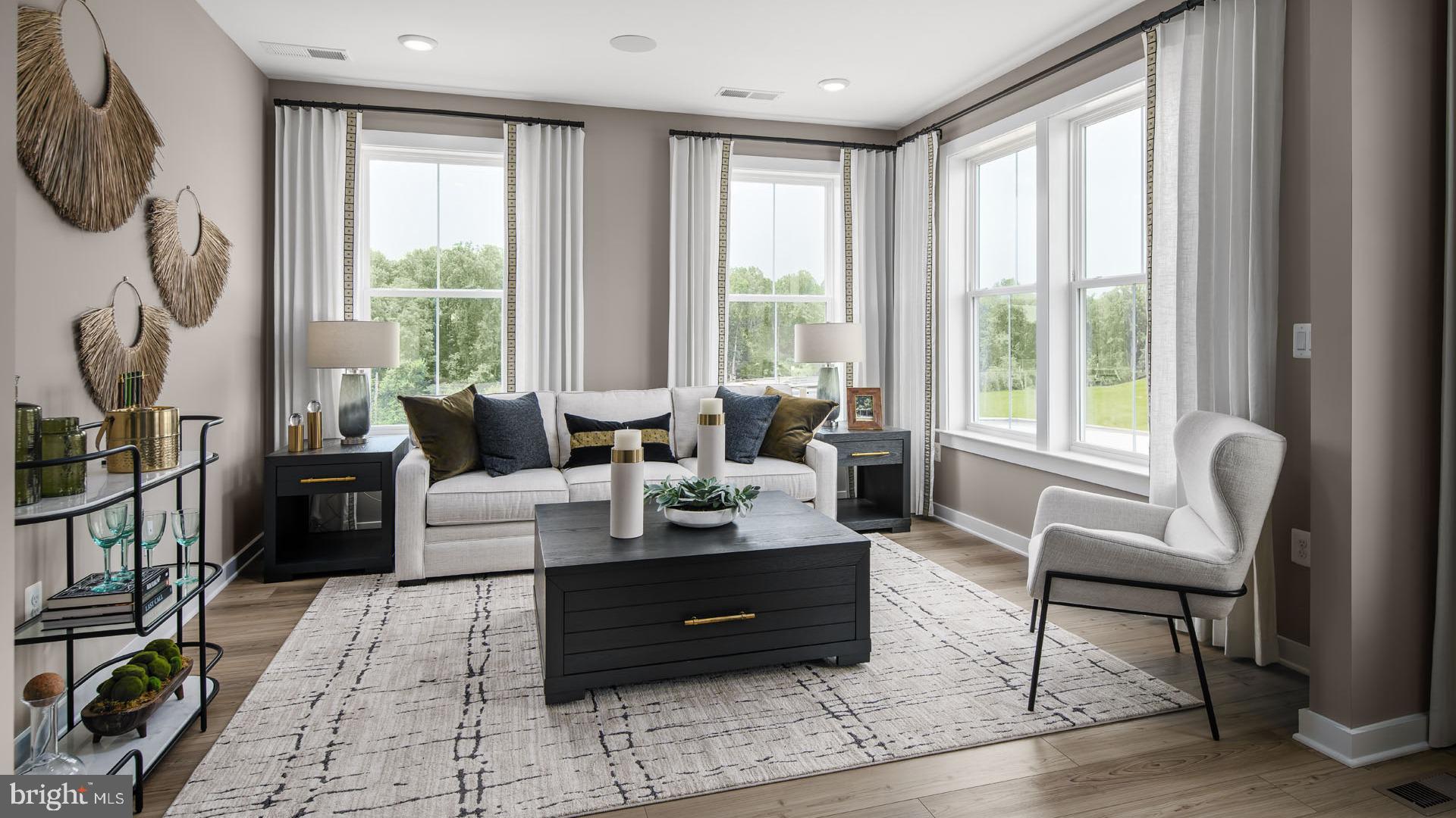 SOUTH LAKE - Residential