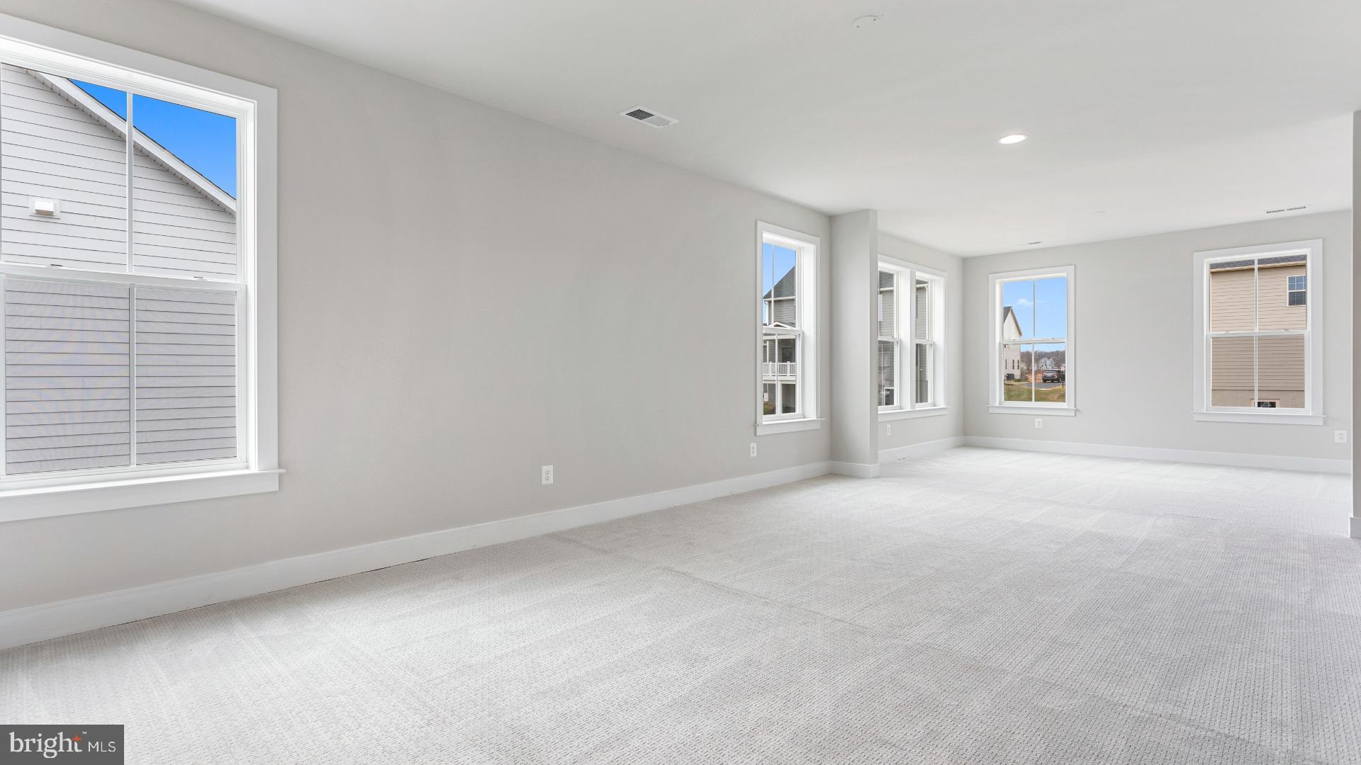 SOUTH LAKE - Residential