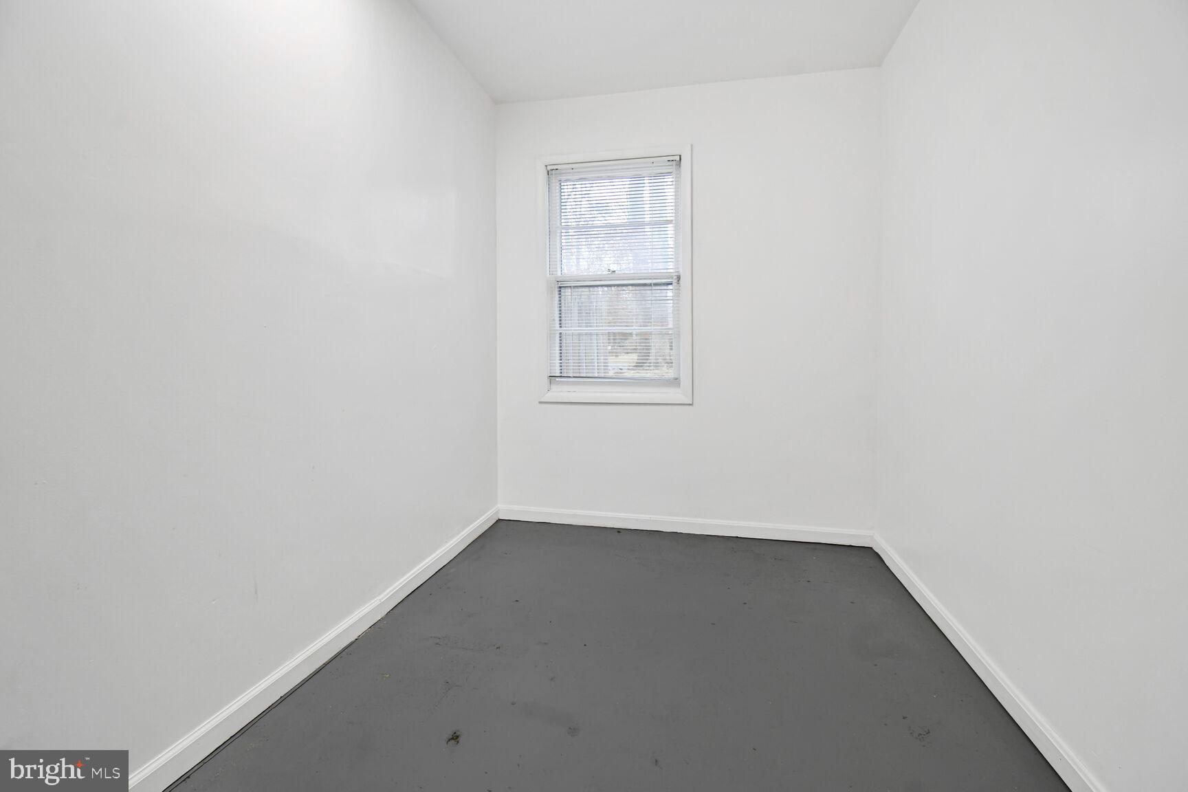 BROOK HILLS ESTATE - Residential Lease