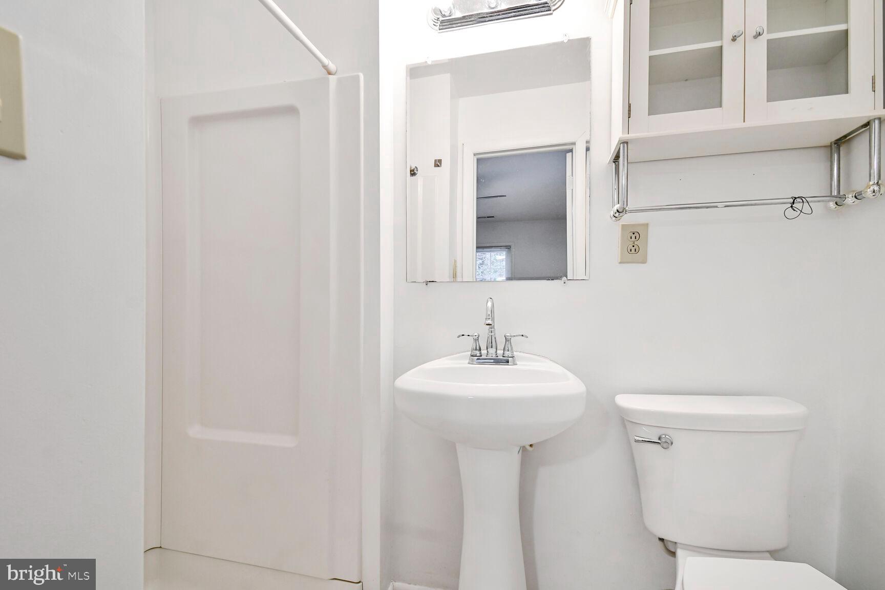 BROOK HILLS ESTATE - Residential Lease