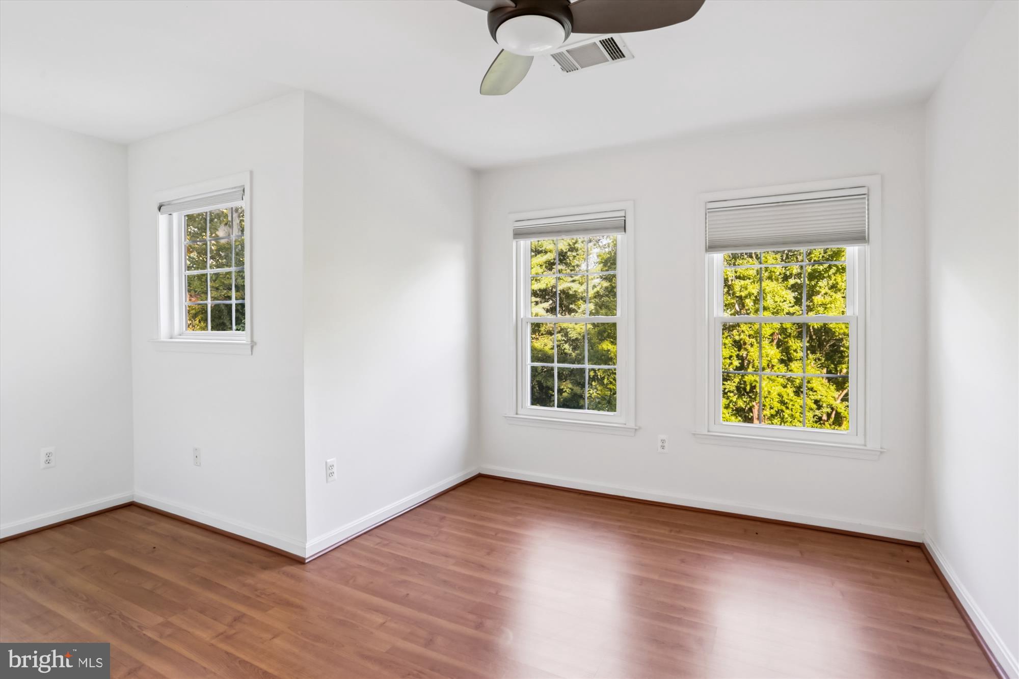 KENSINGTON CROSSING - Residential