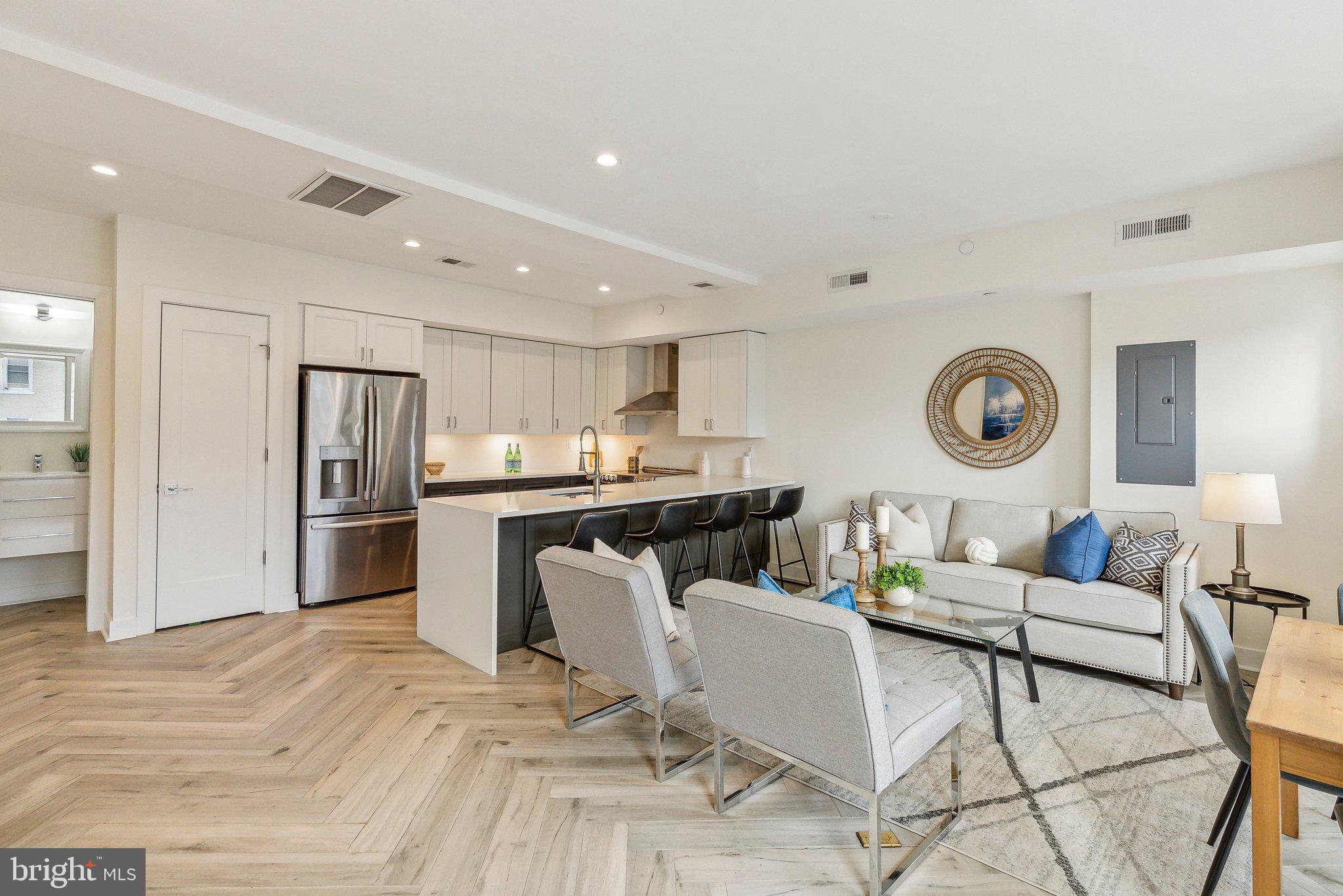 1214 QUEEN STREET NE 2