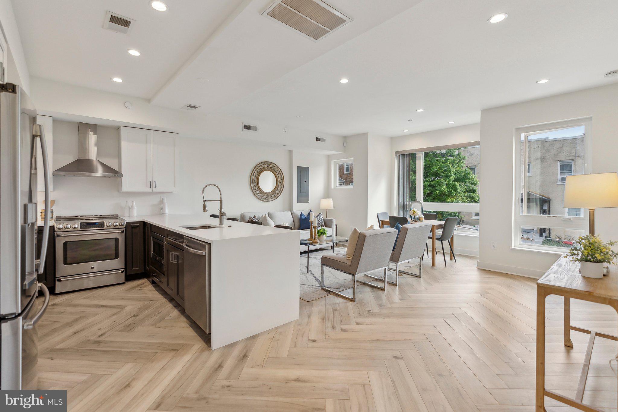 1214 QUEEN STREET NE 2