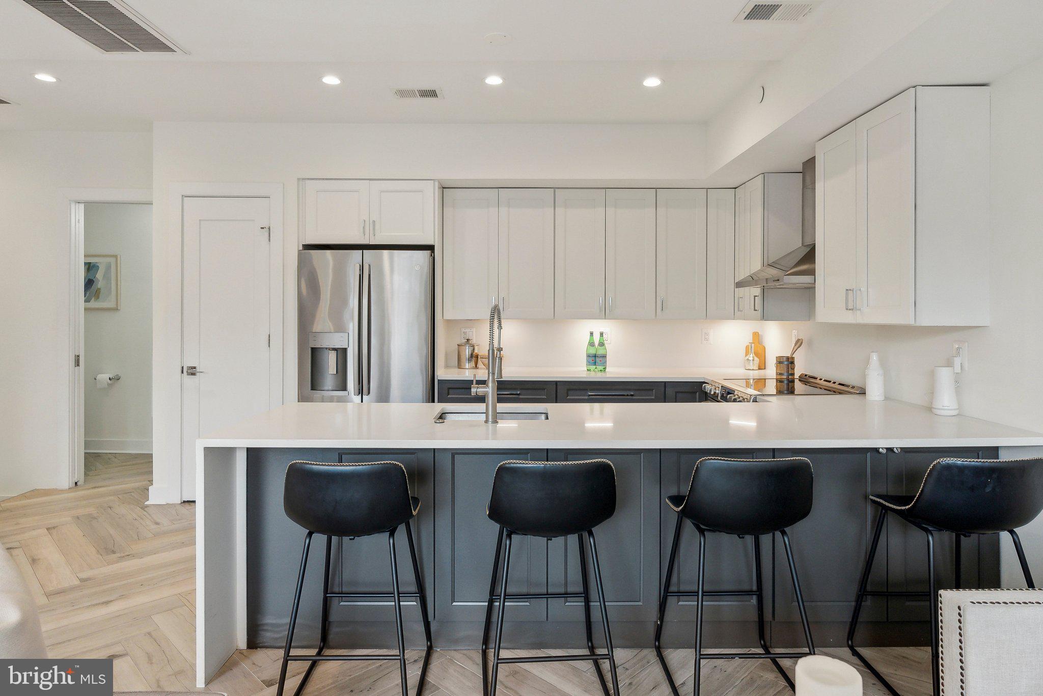 1214 QUEEN STREET NE 2