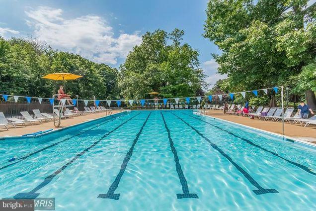 PINEWOOD LAKE - Residential