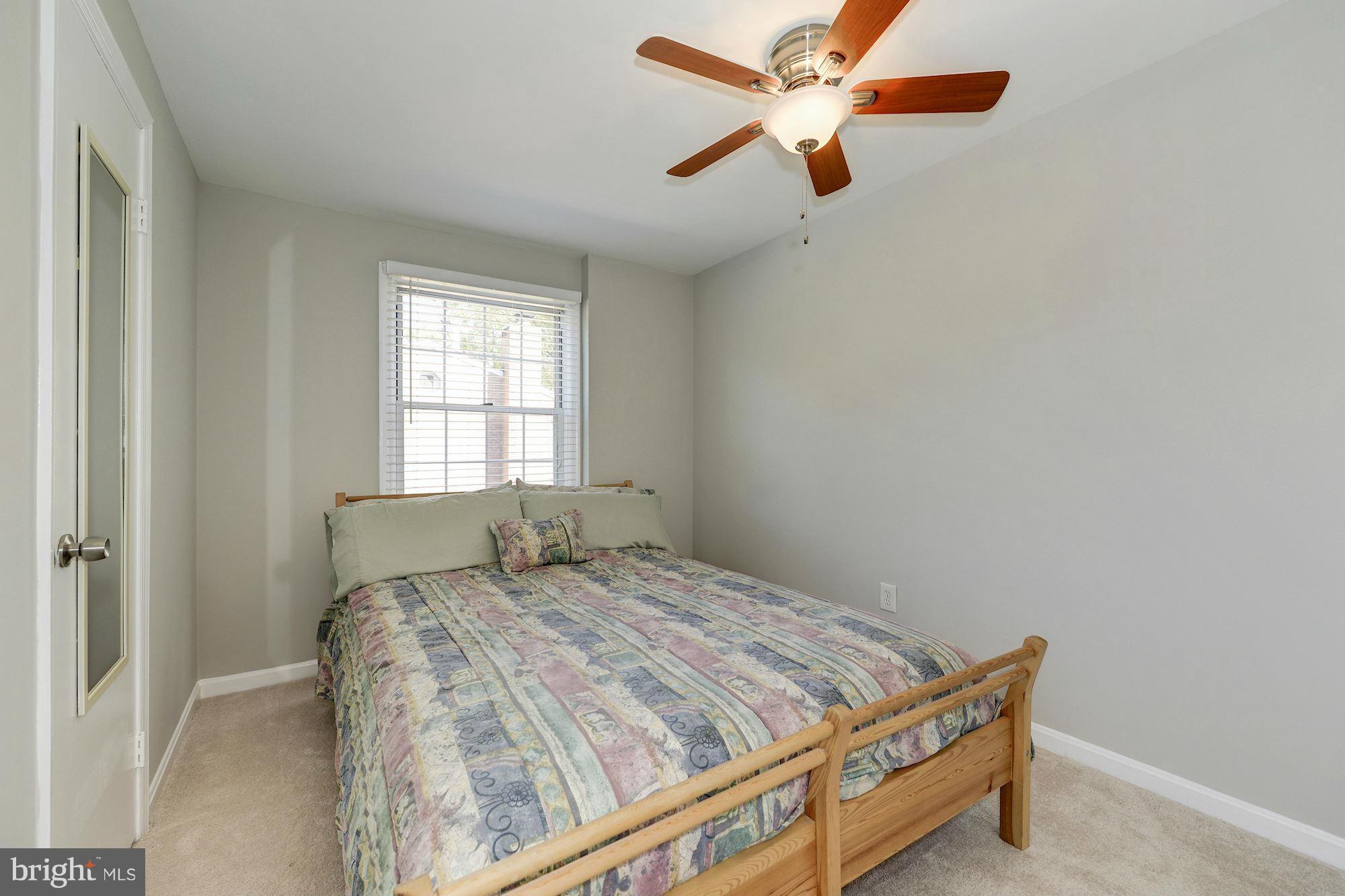 PINEWOOD LAKE - Residential