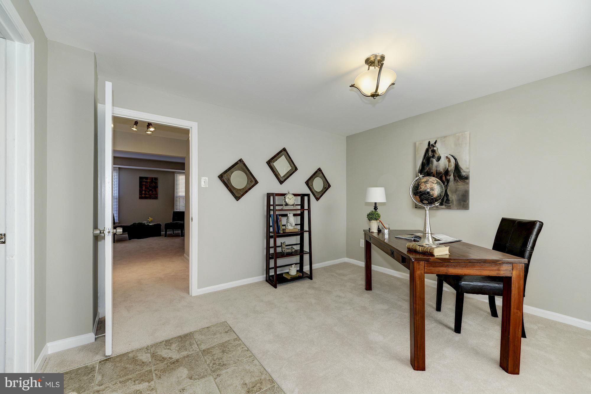 PINEWOOD LAKE - Residential