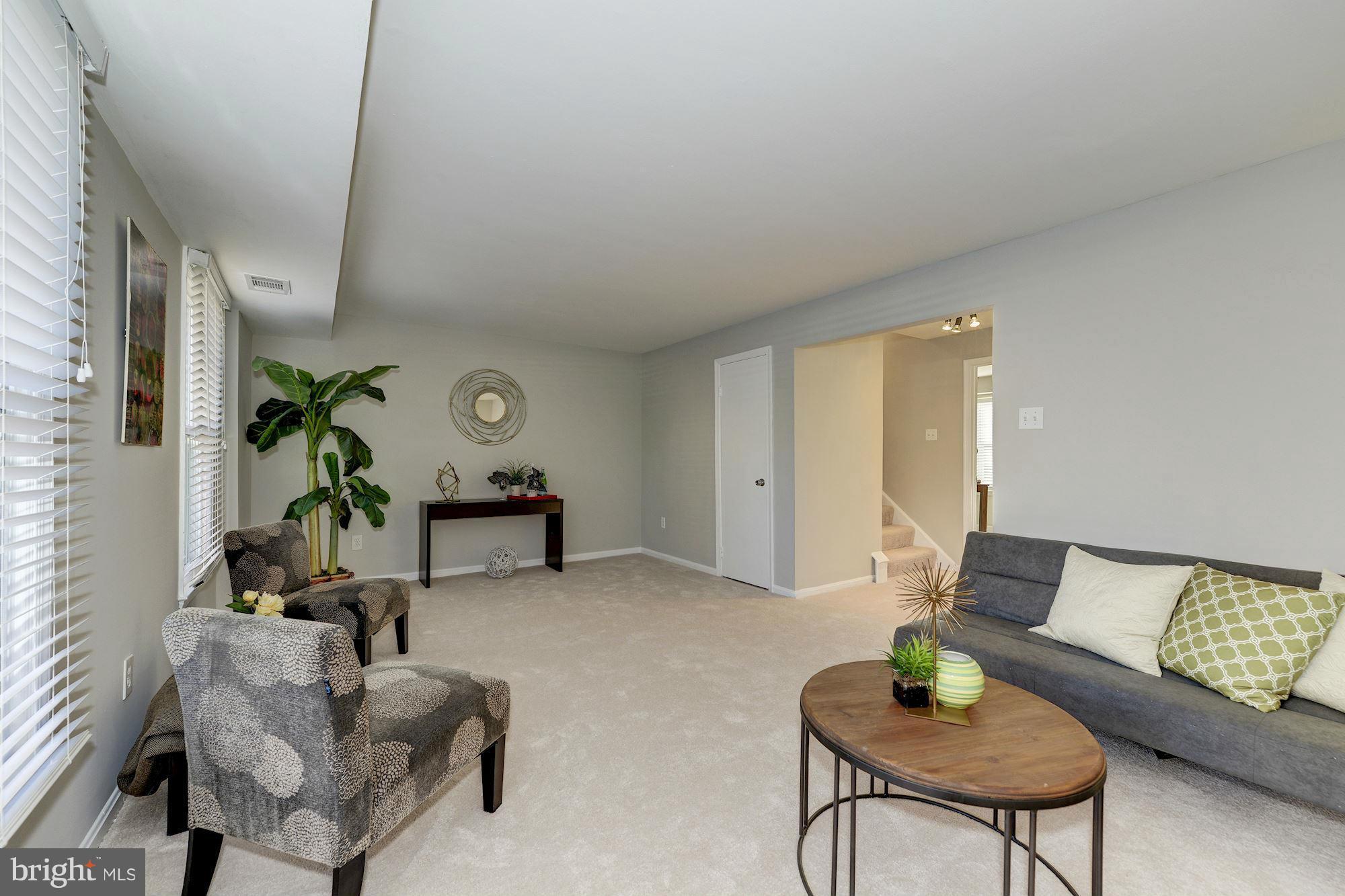 PINEWOOD LAKE - Residential