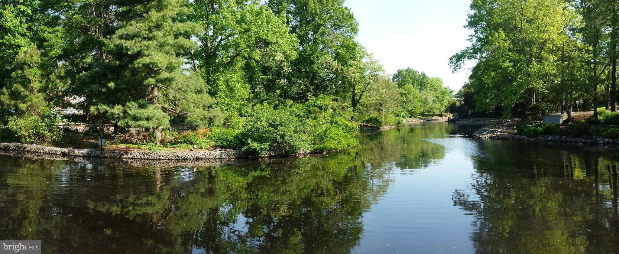 PINEWOOD LAKE - Residential