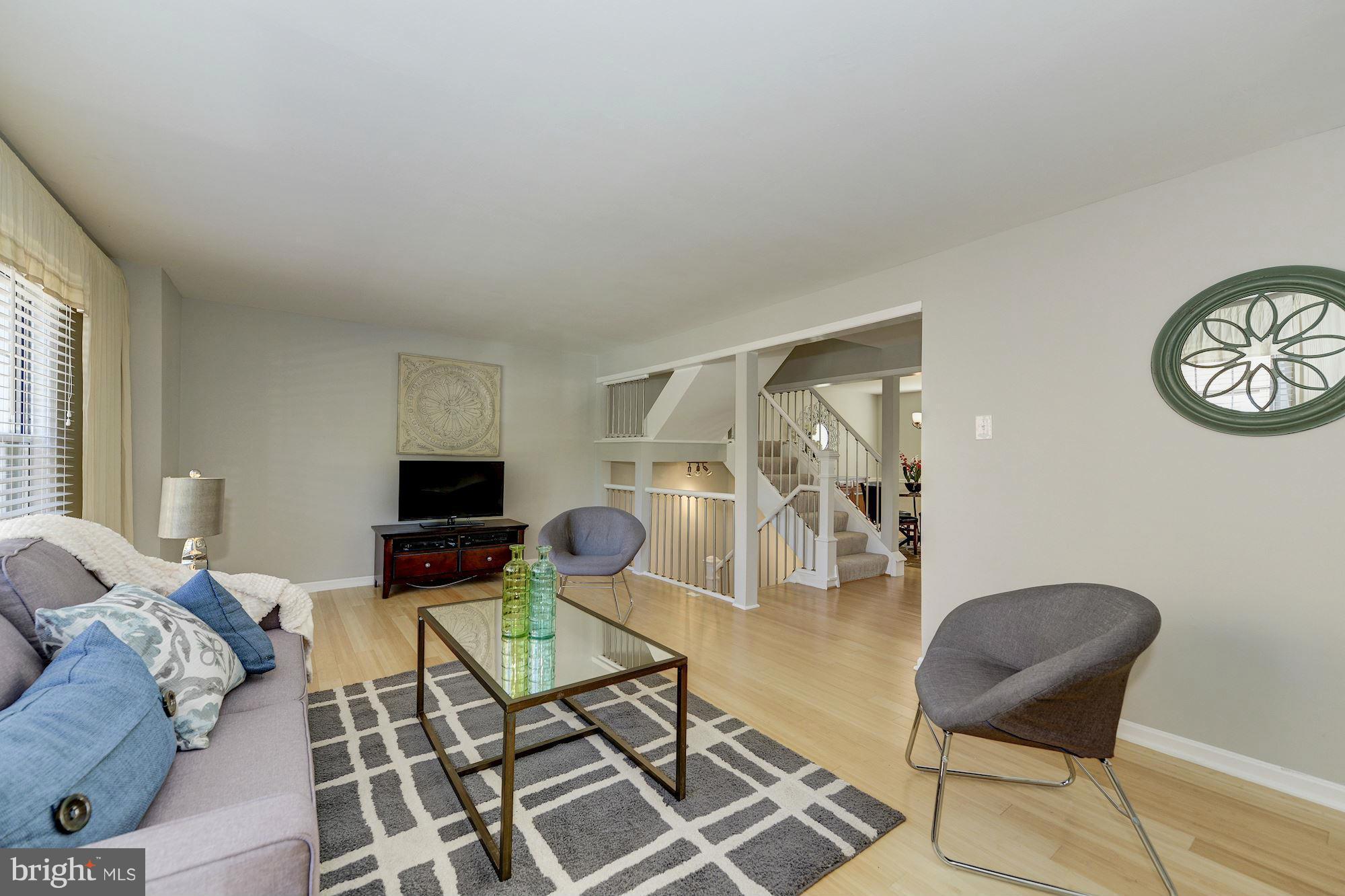 PINEWOOD LAKE - Residential