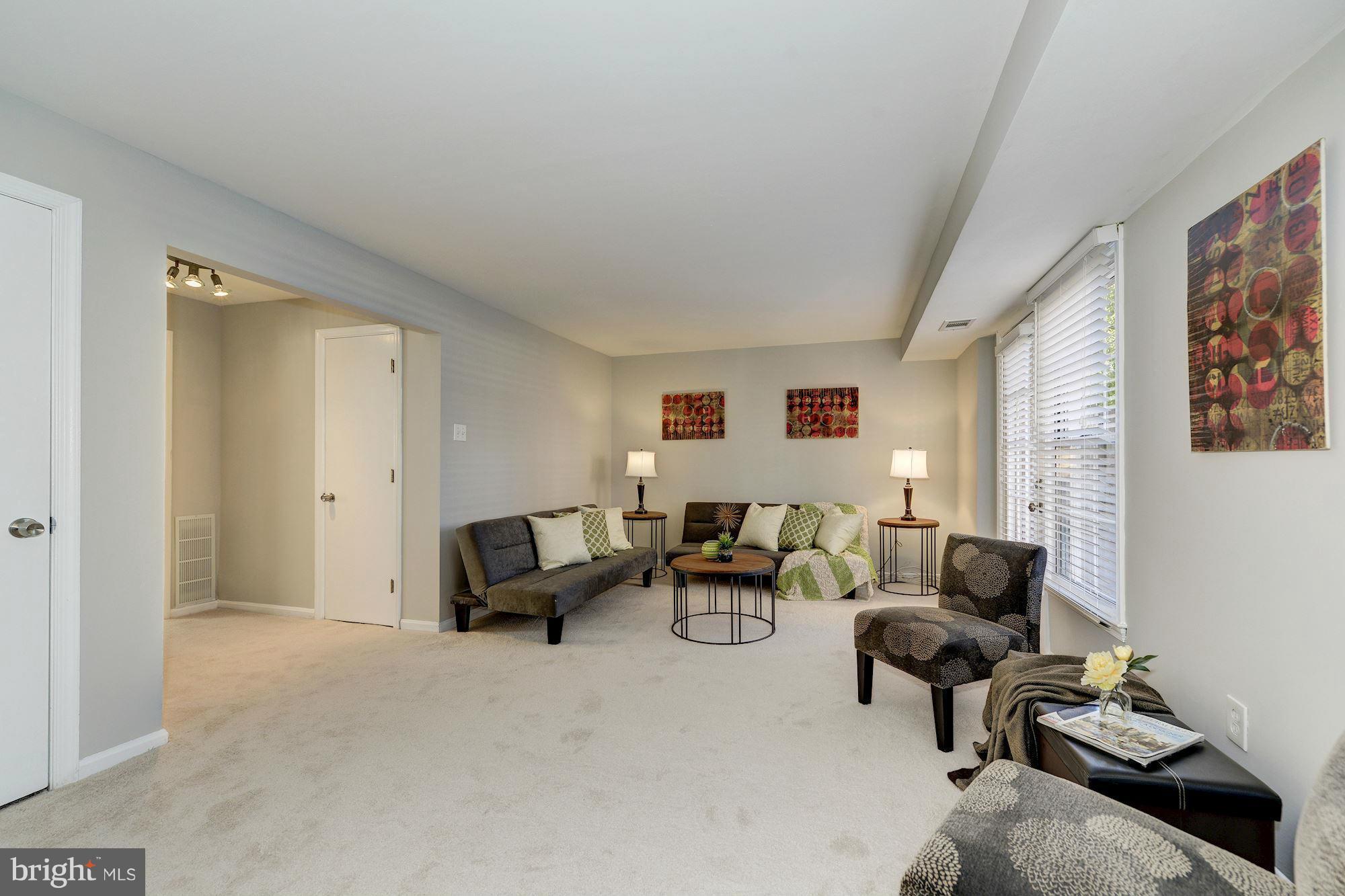 PINEWOOD LAKE - Residential