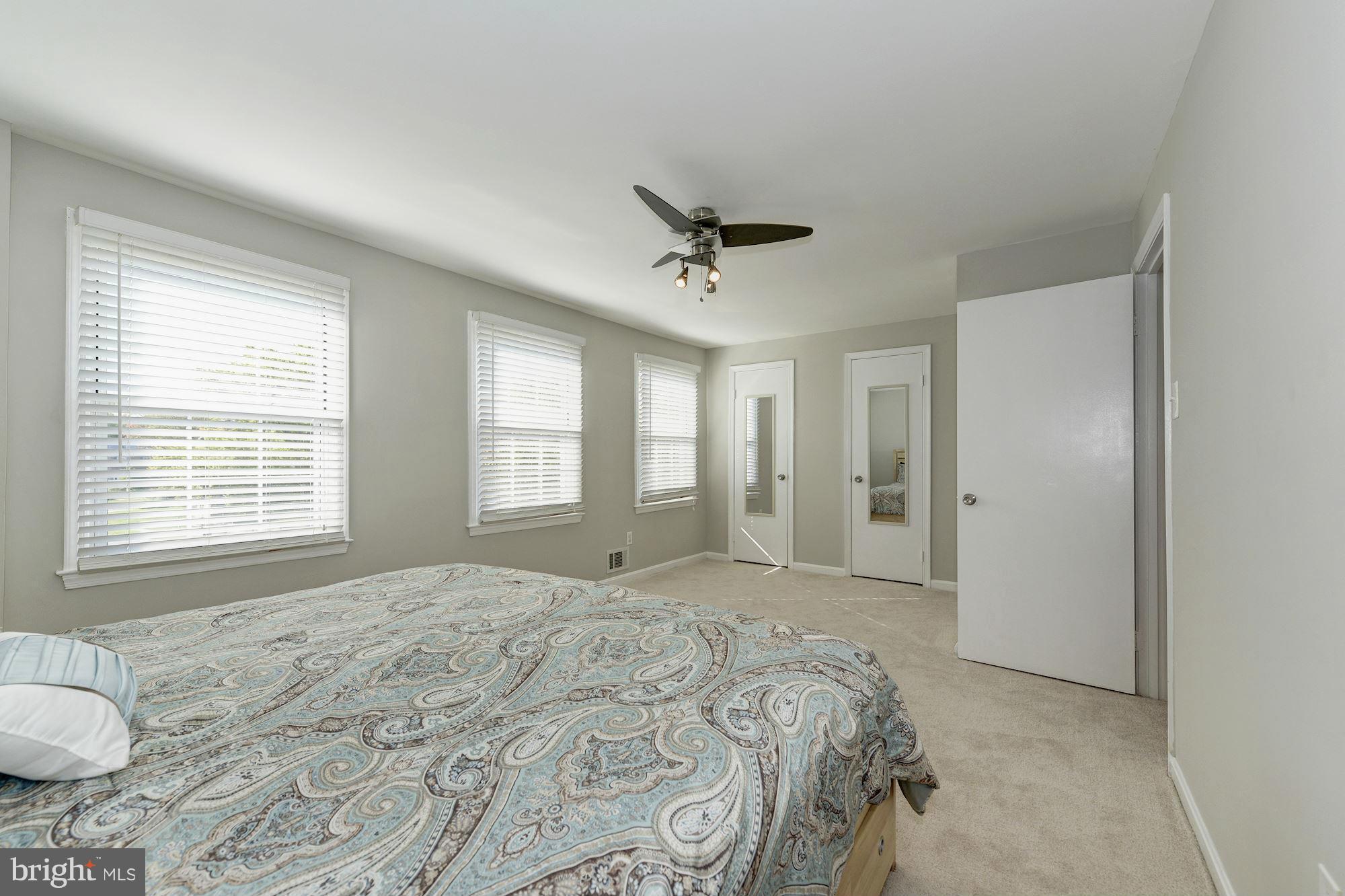 PINEWOOD LAKE - Residential