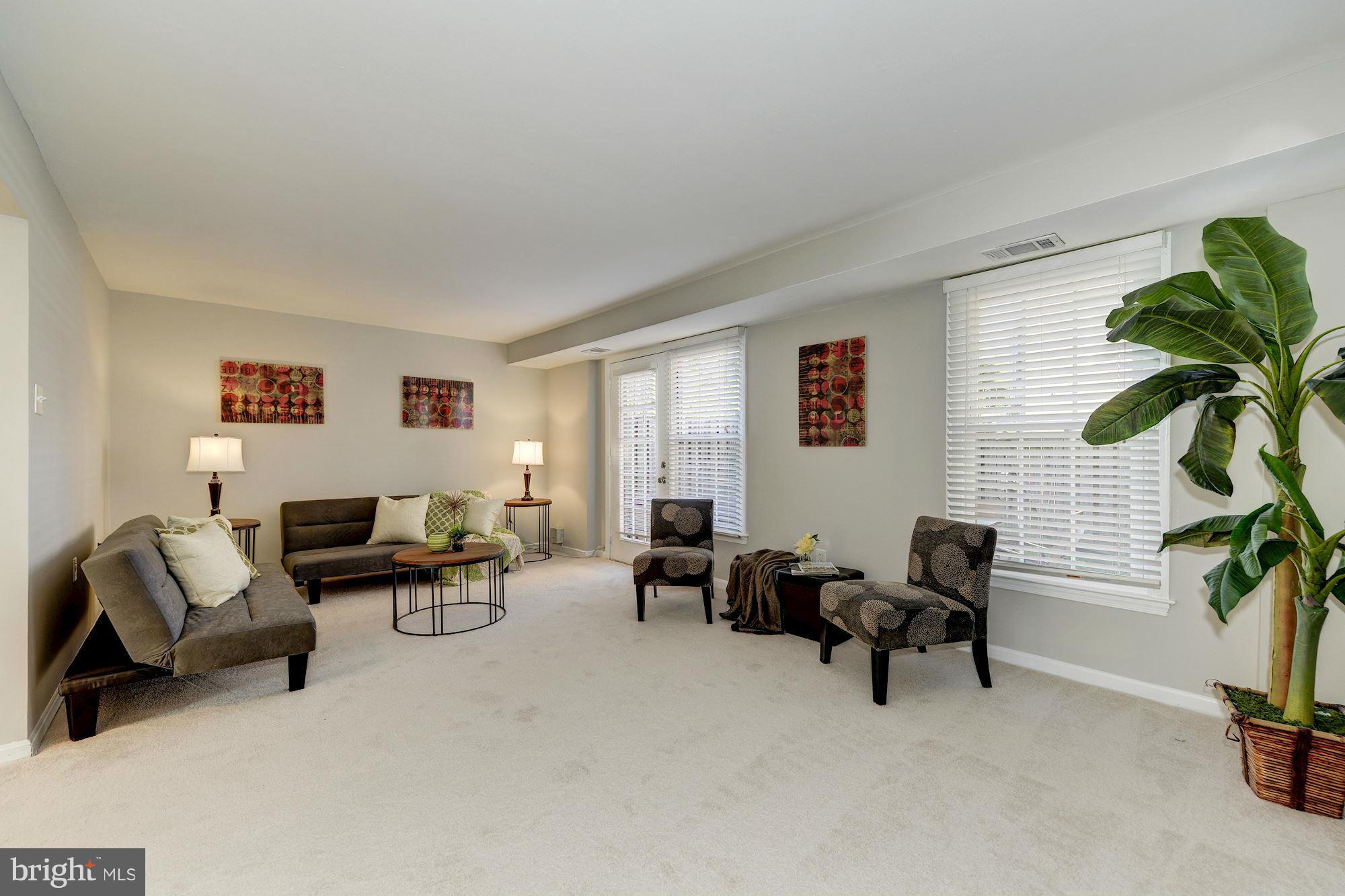 PINEWOOD LAKE - Residential